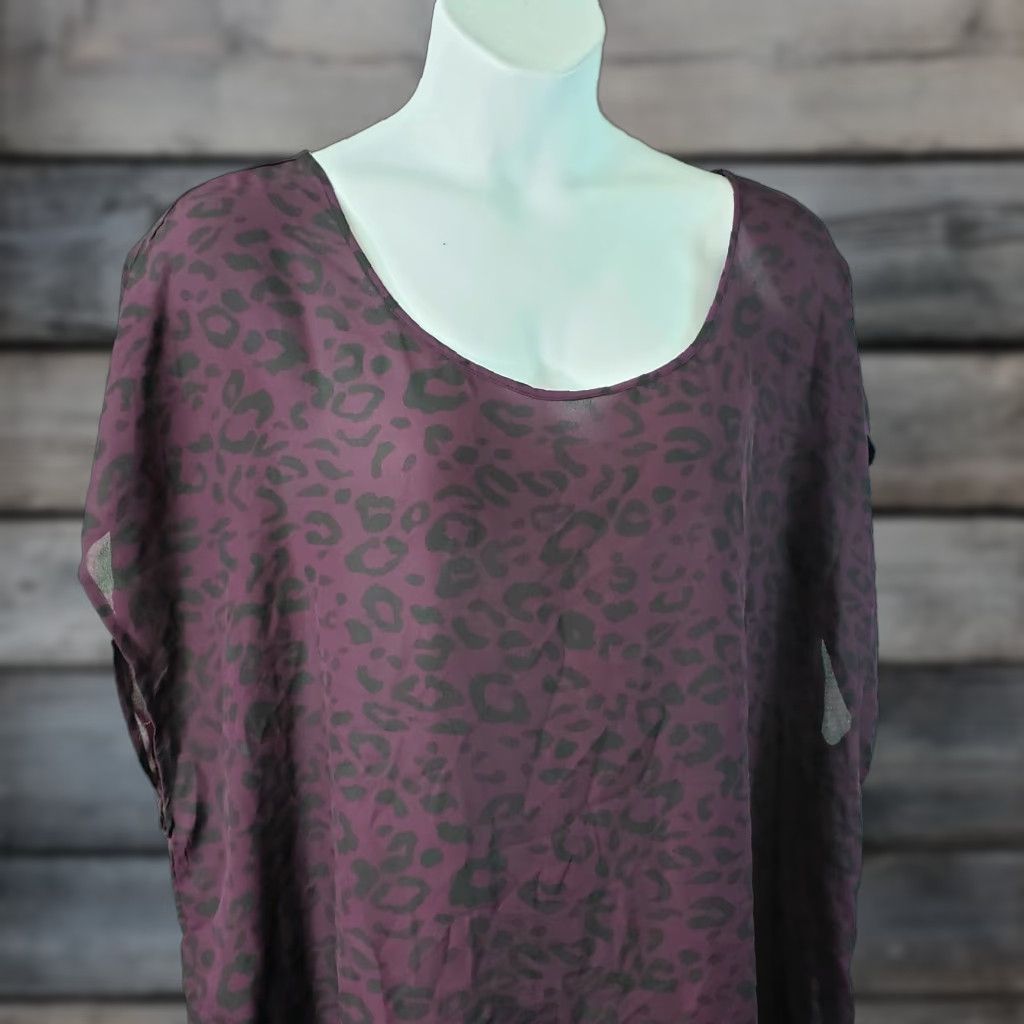 Torrid Torrid Womens Asymmetrical Top Sz 4X Black Animal Print Sheer Blouse Scoop Neck Womens Size XXL / US 16-18 / IT 52-54 - 1 Thumbnail