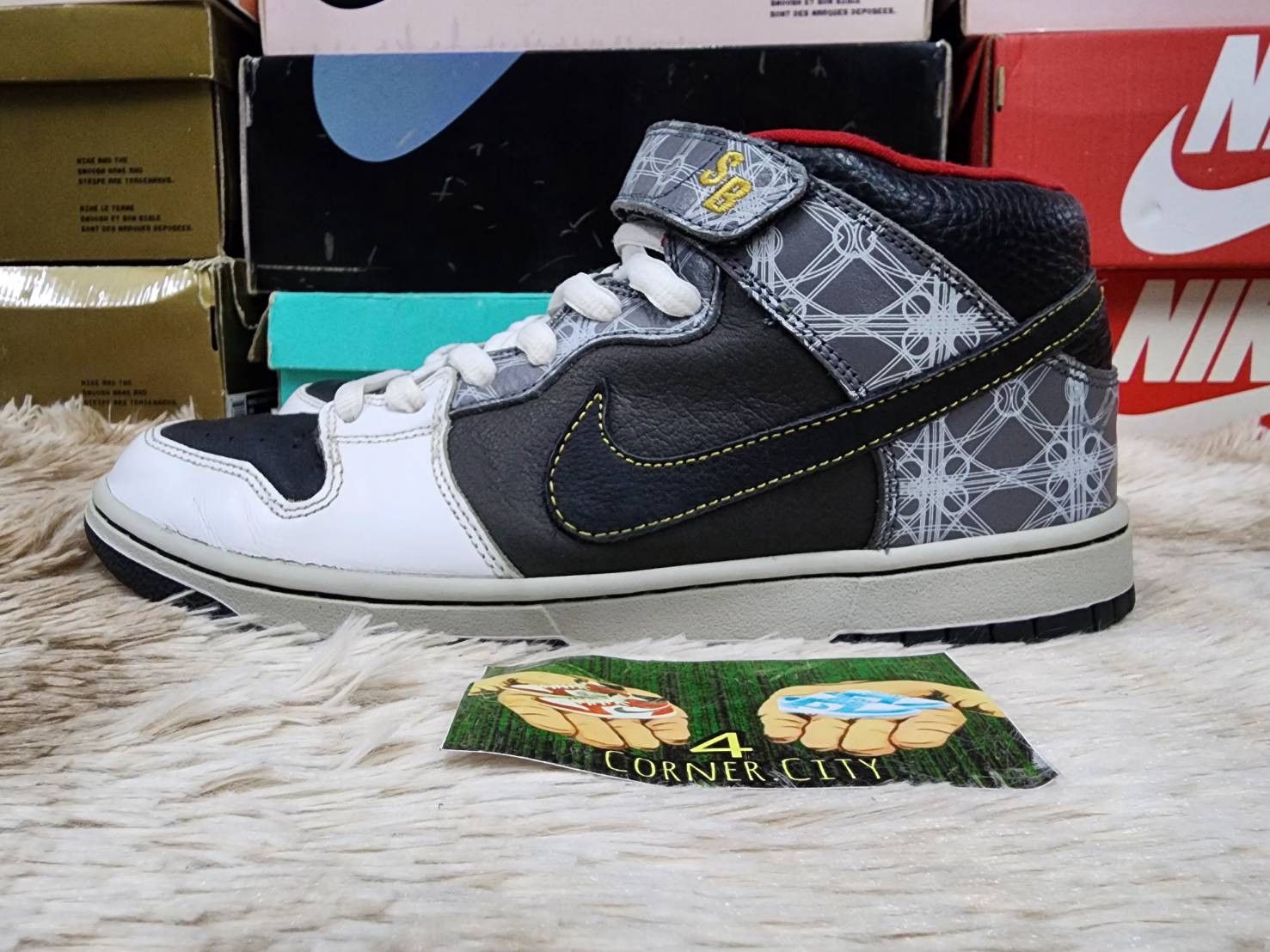 Nike Nike Sb Dunk Mid Beijing Triumvir X Fly Size US 10 / EU 43 - 1 Thumbnail