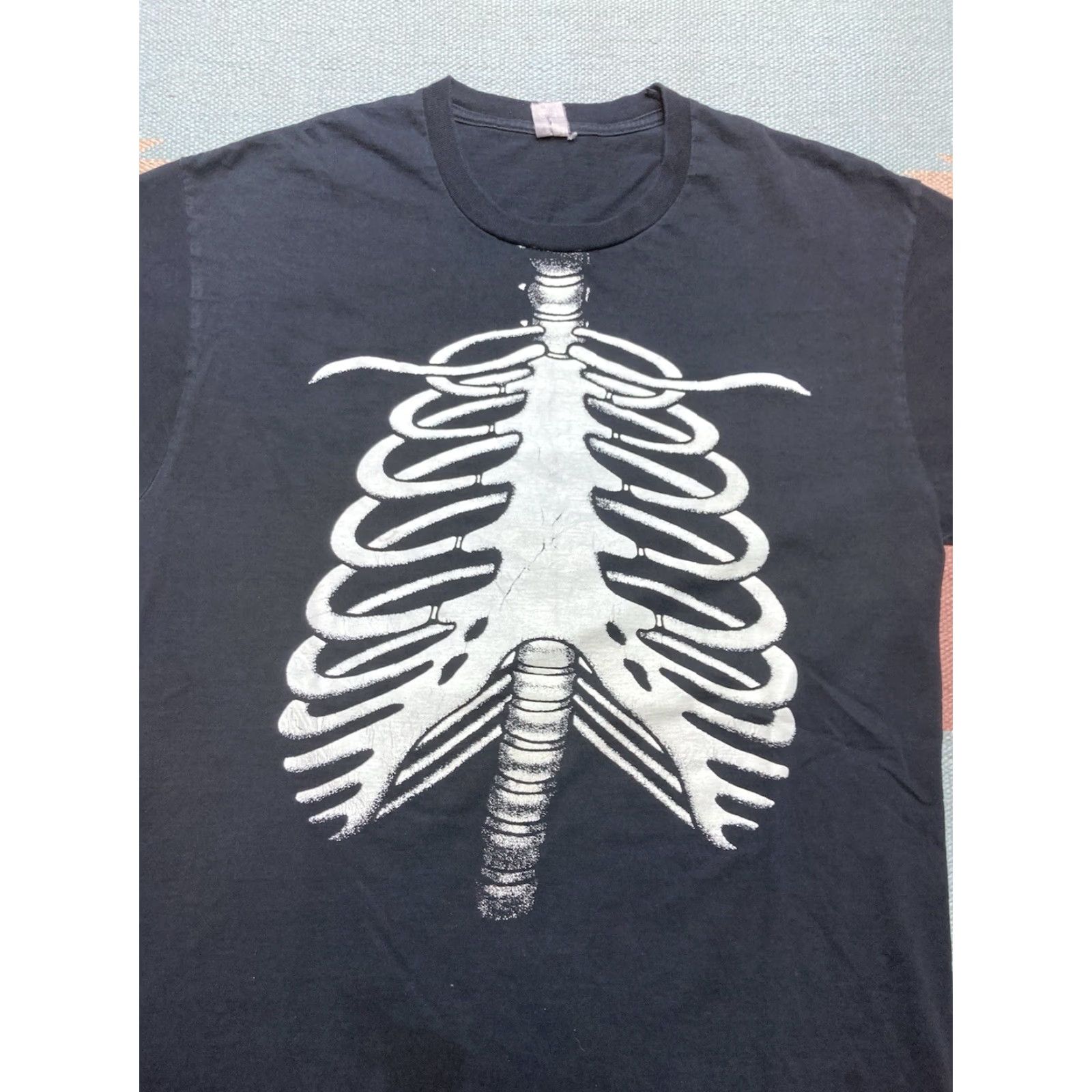 Vintage VINTAGE 90s T SHIRT Skeleton Glow in the Dark Halloween XL Black Mens Single Stitch Shirt Size US XL / EU 56 / 4 - 3 Thumbnail