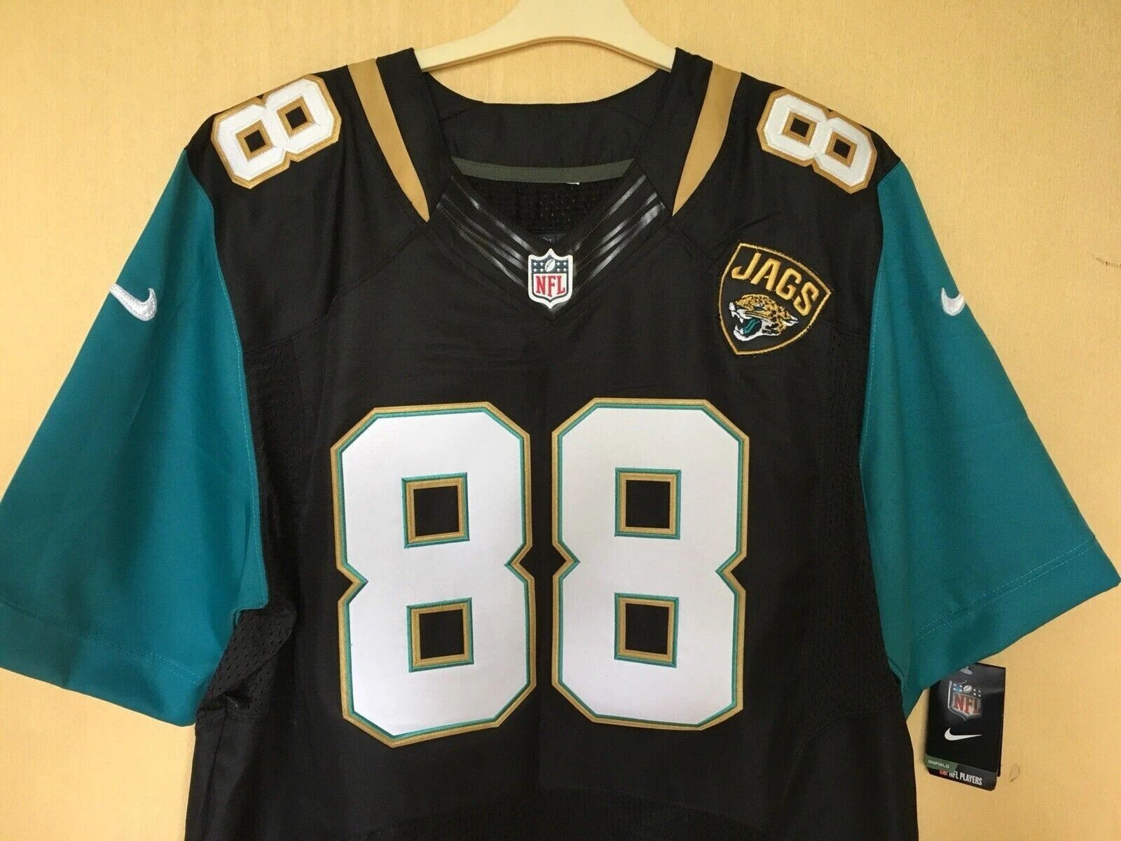 Nike NFL JAGUARS JACKSONVILLE JAGS HURNS NIKE FOOTBALL JERSEY Size US XL / EU 56 / 4 - 4 Thumbnail