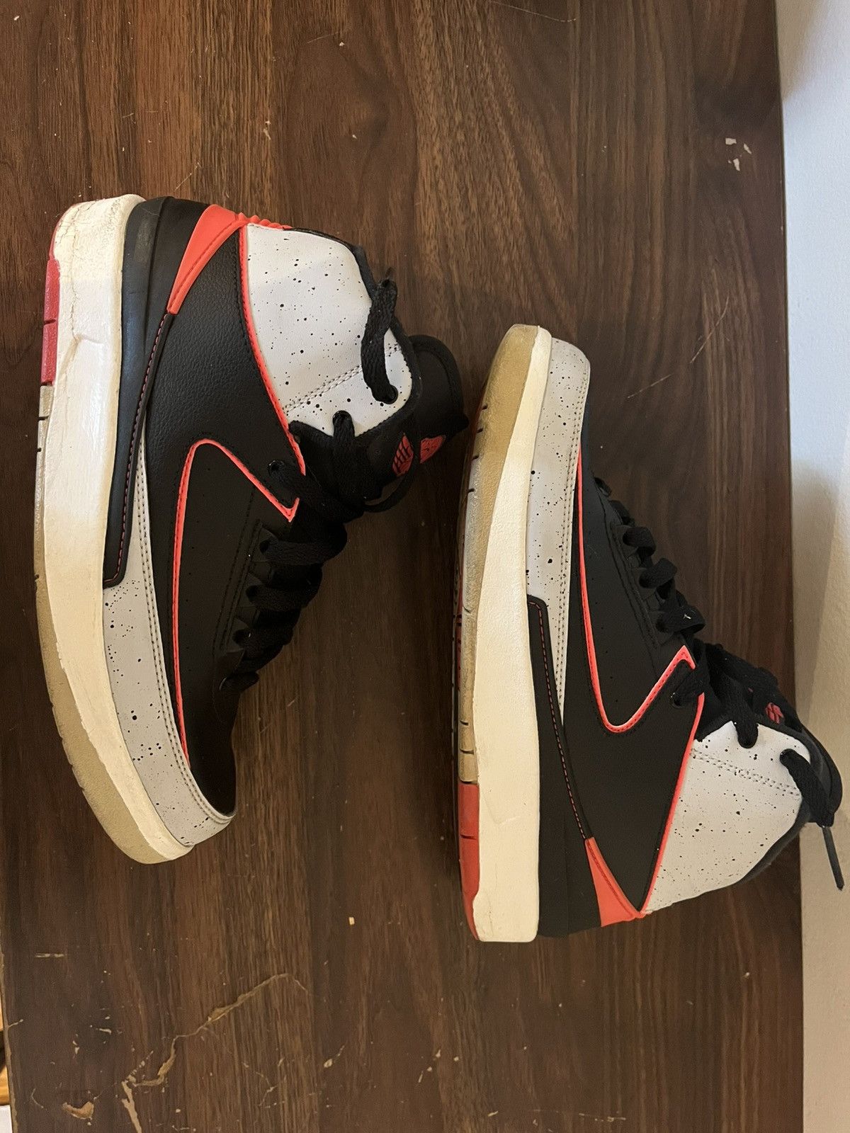Nike Air Jordan Retro 2 Size US 6.5 / EU 39-40 - 2 Thumbnail