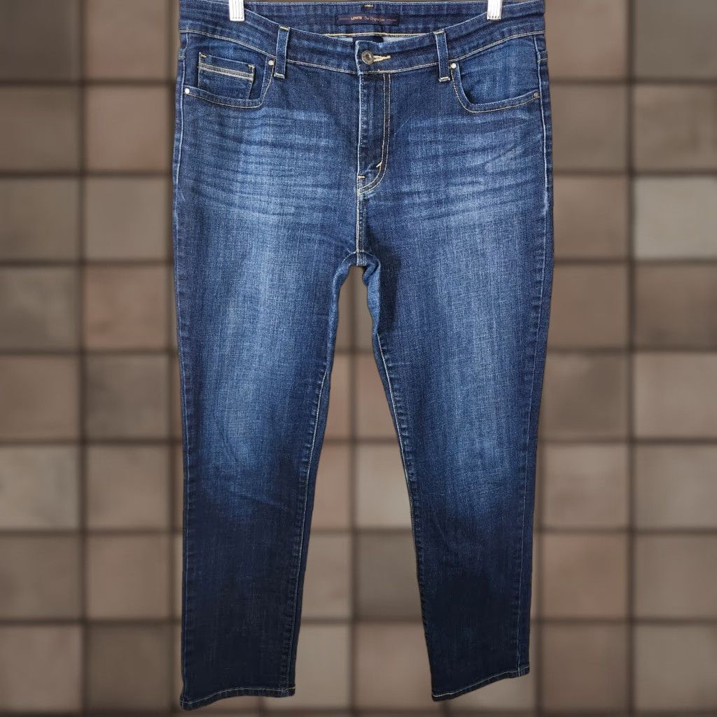 Levi's **Levi's Curvy Women's Medium Wash Denim Jeans Size 14** User: Levi's Curvy Women's Medium Wash Denim Jeans Size 14 Size 36" / US 14 / IT 50 - 1 Thumbnail