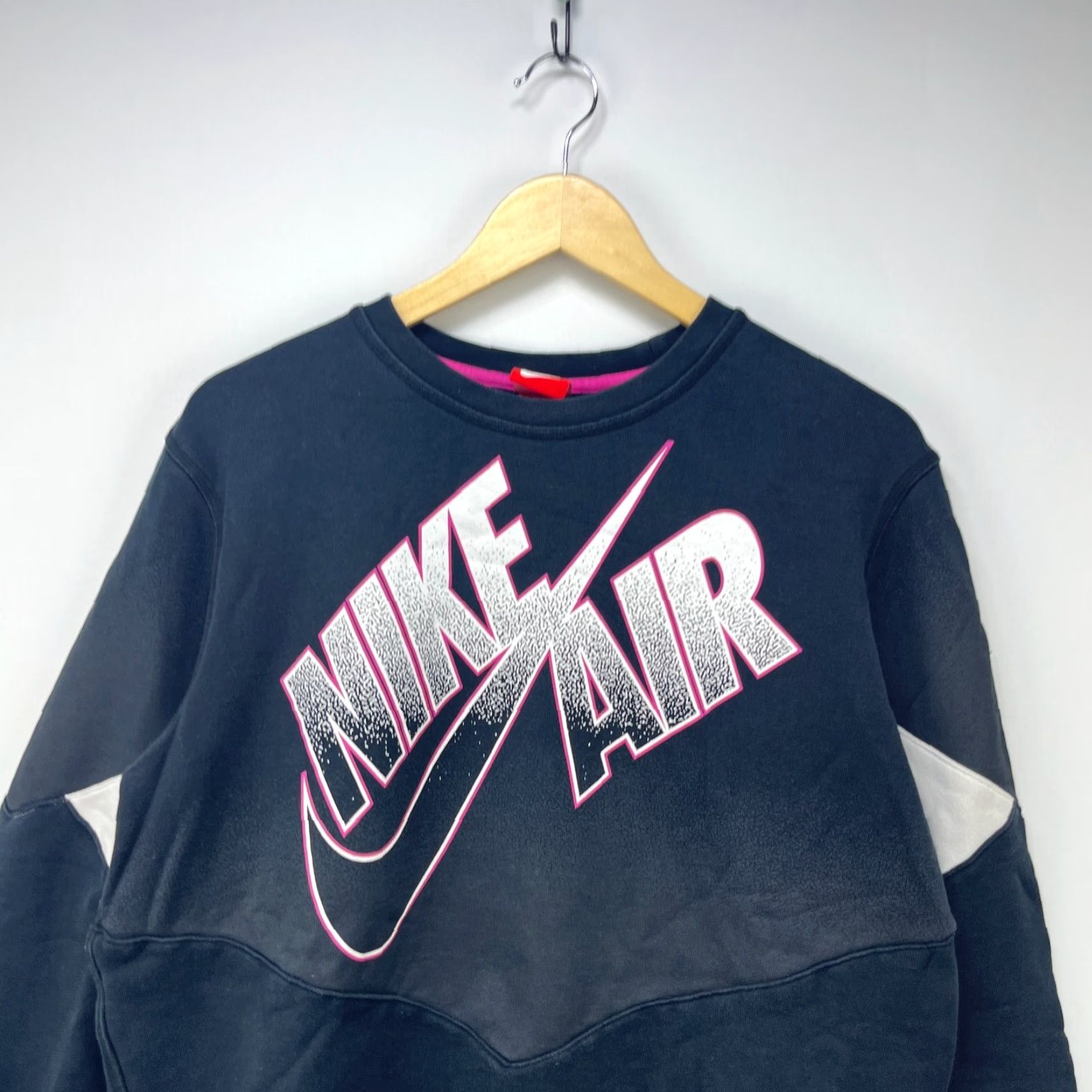 Nike VINTAGE Nike Sweatshirt Swoosh Air Womens Large Black Pullover 90s Size L / US 10 / IT 46 - 2 Thumbnail