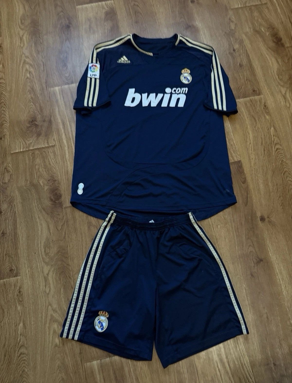 Adidas Rare Adidas Real Madrid Away Footballsuit Jersey+Shorts07\08 Size US XL / EU 56 / 4 - 1 Thumbnail