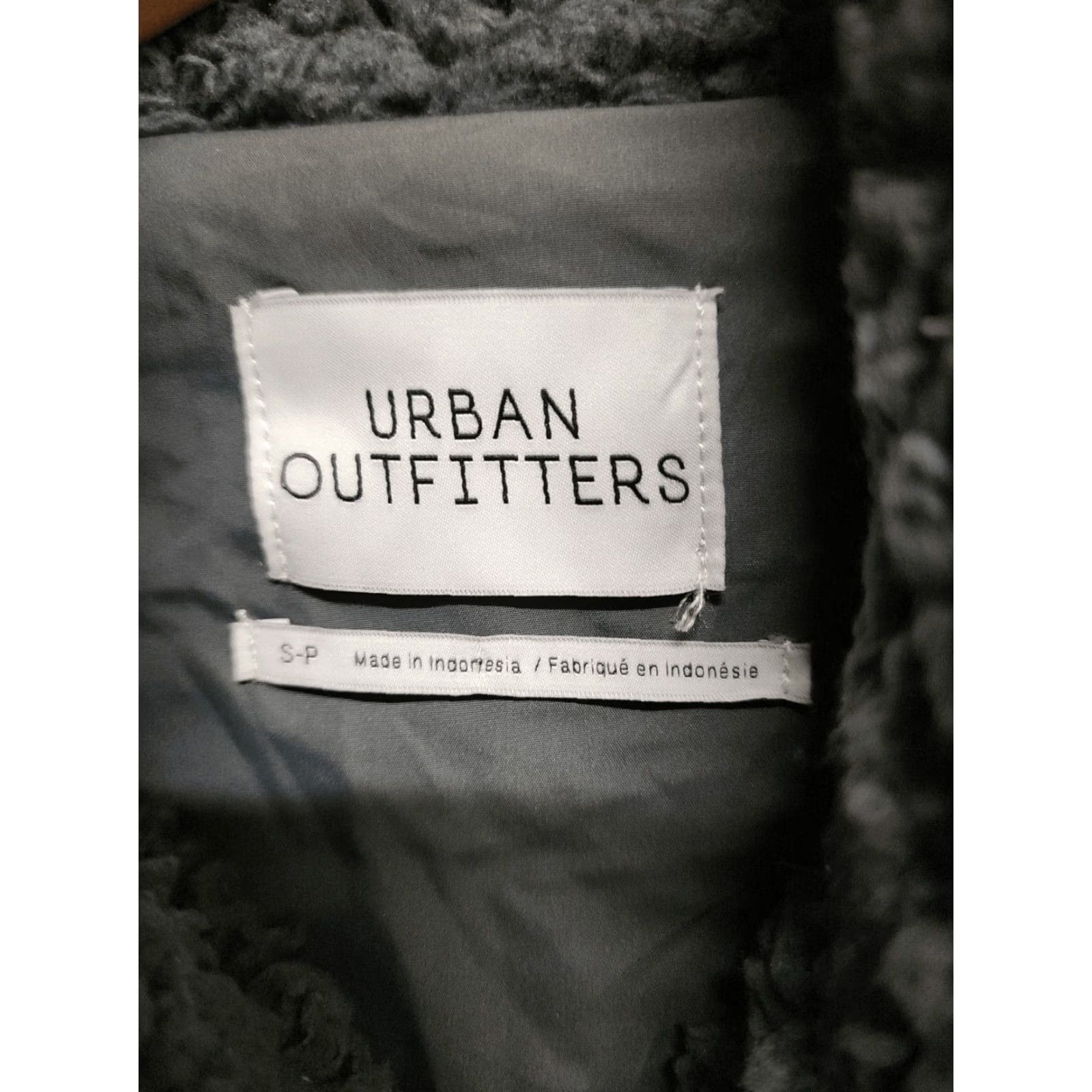 Urban Outfitters VINTAGE Urban Outfitters Sherpa Hooded Crop Zip-Up Jacket Small Gray Size S / US 4 / IT 40 - 2 Thumbnail