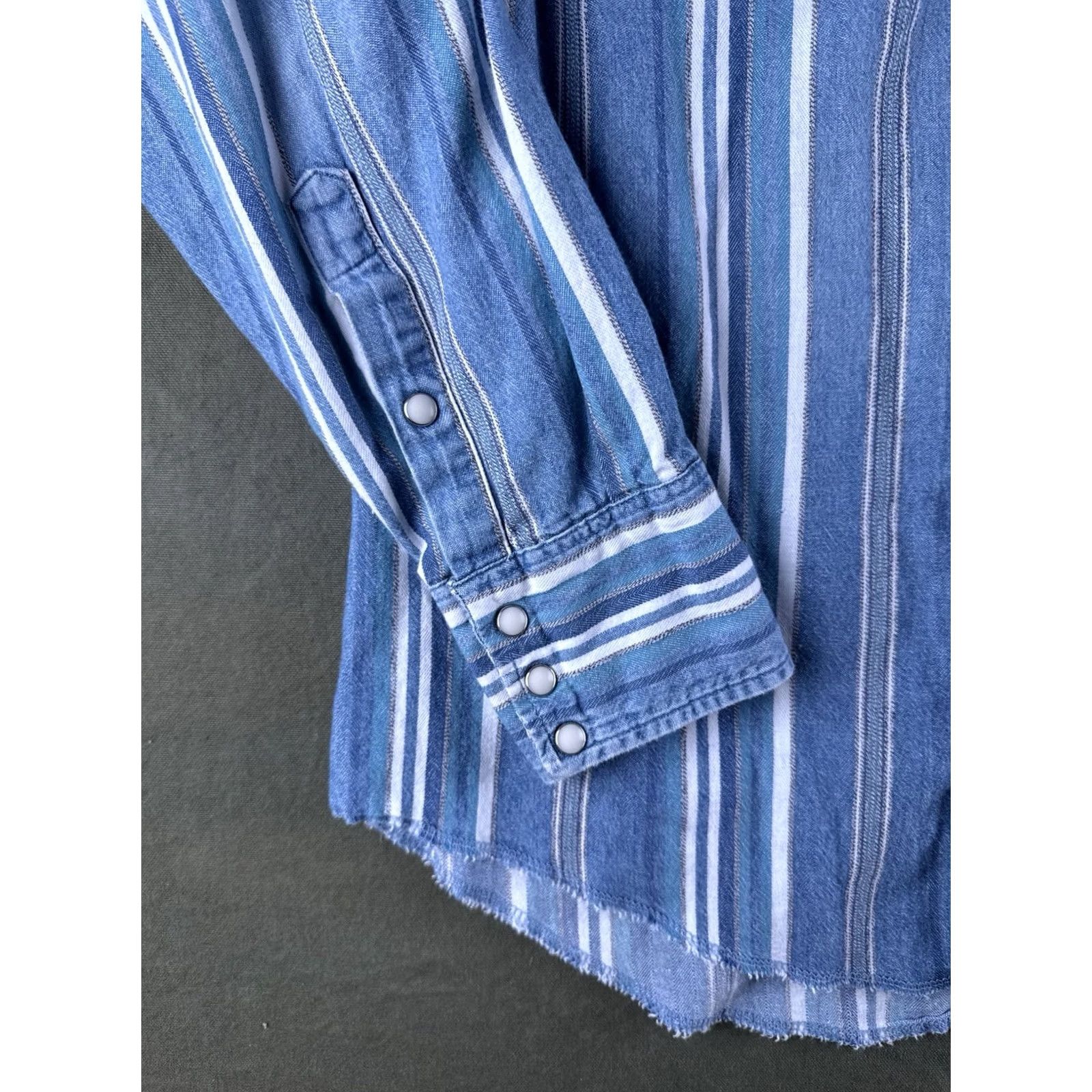Wrangler VINTAGE Wrangler Western Pearl Snap Shirt Blue Stripe XL Long Tail USA Size US L / EU 52-54 / 3 - 5 Thumbnail