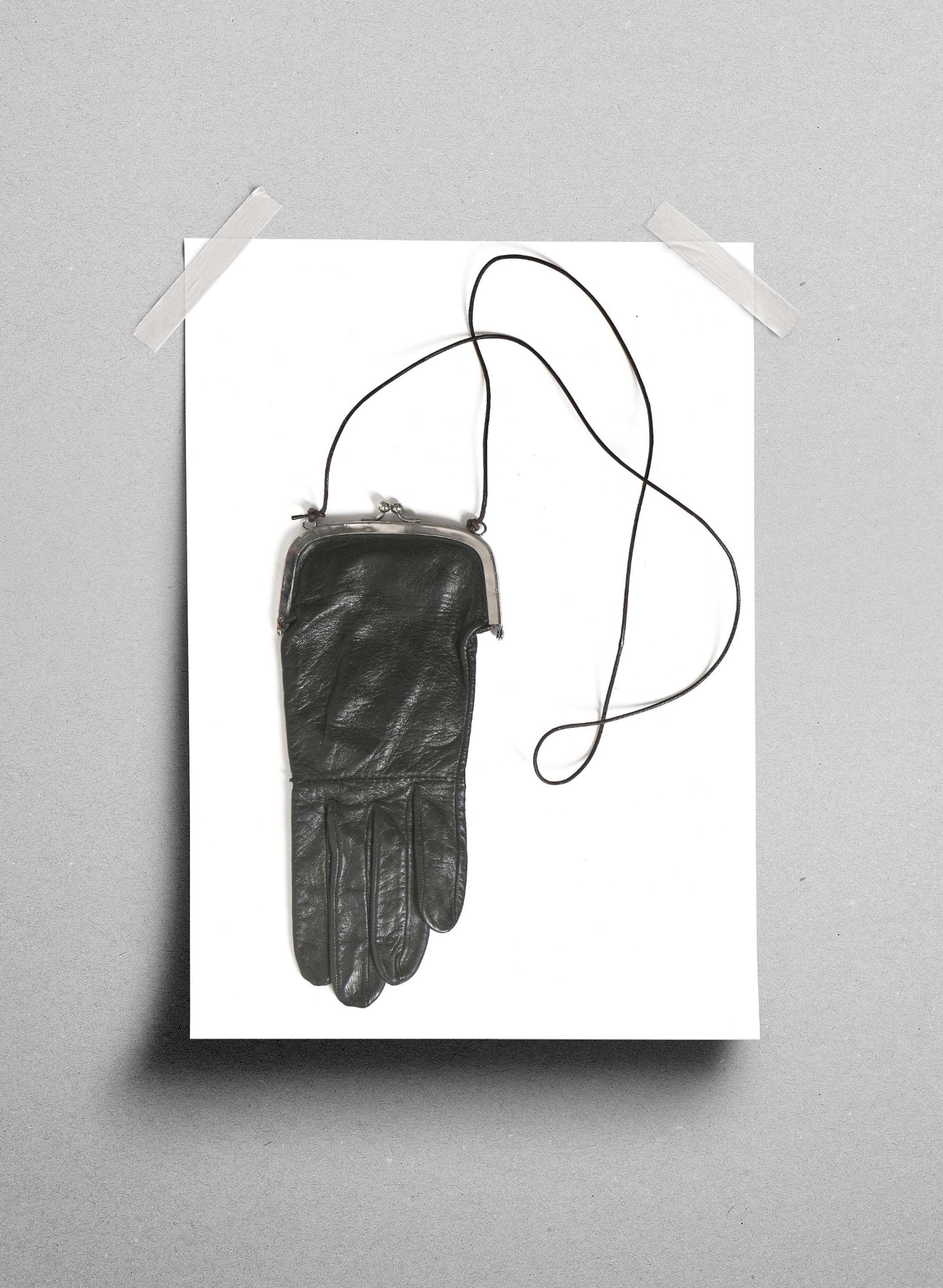 Maison Margiela Maison Margiela Gloves Bag Tabi Poster Gift Vintage Book Size ONE SIZE - 3 Thumbnail
