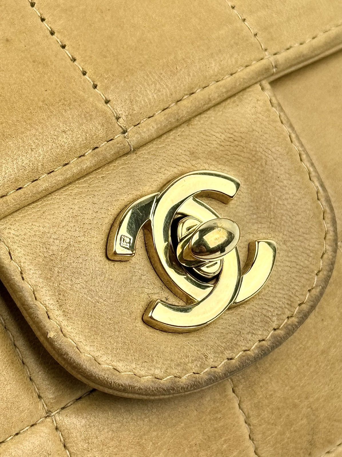 Chanel Chanel - 2000’s - East - West - Tan - Chocolate Bar - Flap Size ONE SIZE - 20 Thumbnail