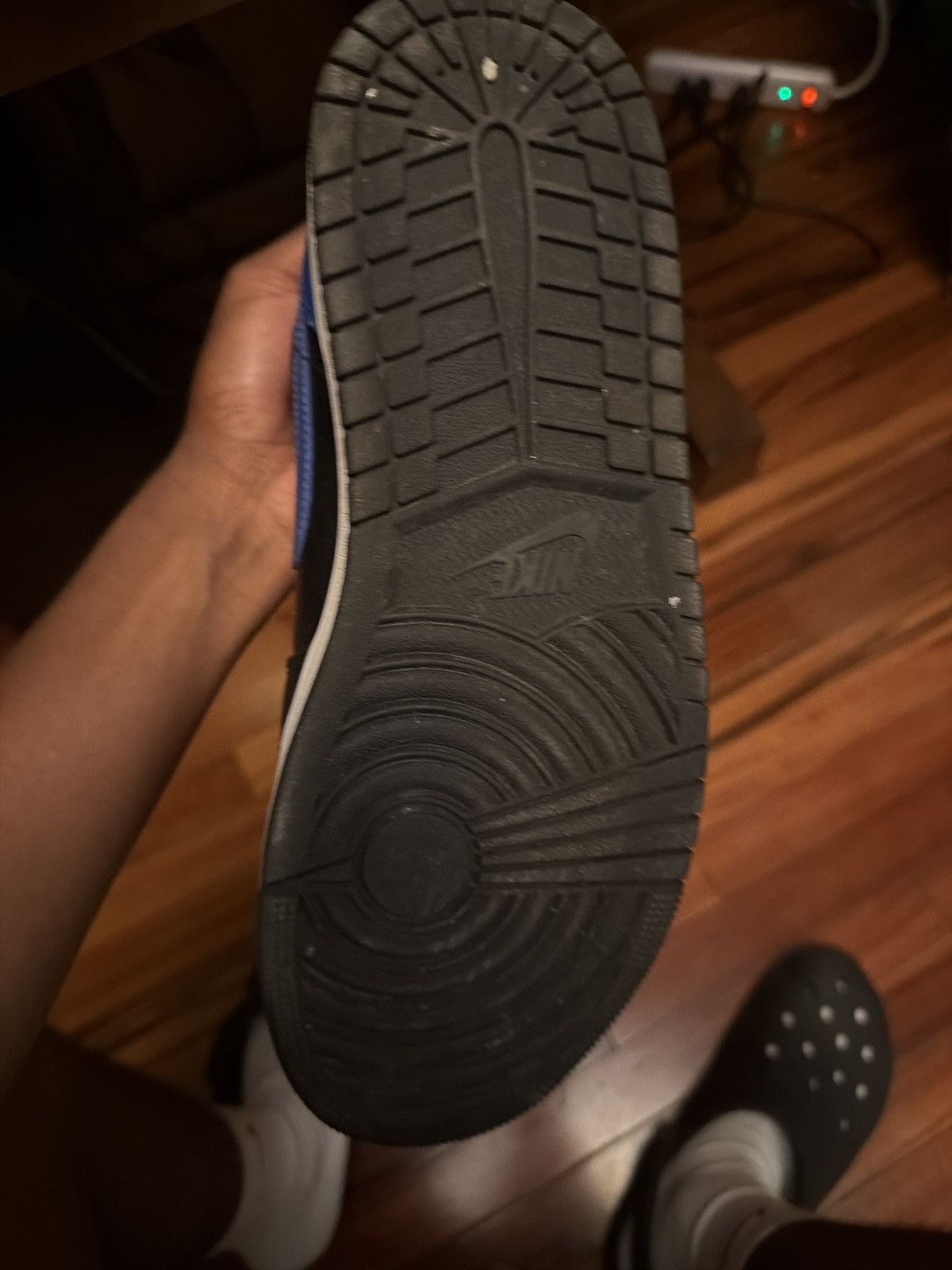 Nike Jordan 1 mid Size US 9.5 / EU 42-43 - 6 Thumbnail