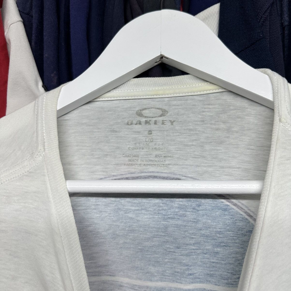 Oakley VTG Oakley T-shirts Big Logo Size L 00s Gore-crop Size US L / EU 52-54 / 3 - 8 Thumbnail