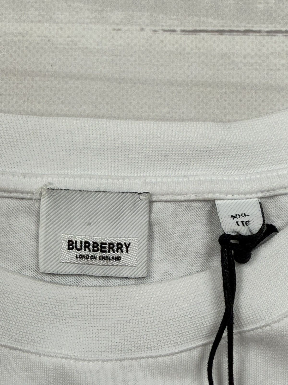 Burberry Burberry Gothic Logo Print over size cut Size US XXL / EU 58 / 5 - 5 Thumbnail