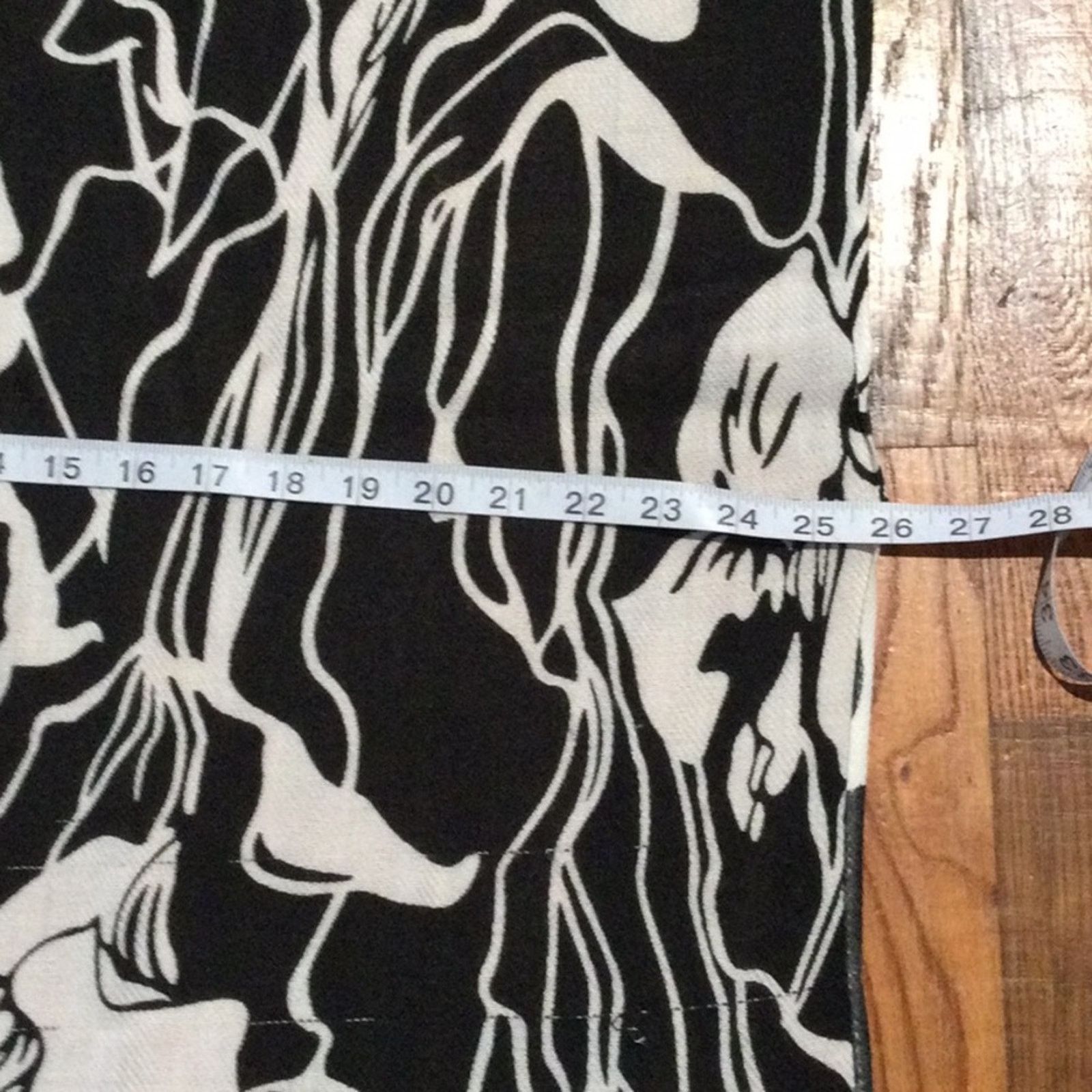 Other Black and White Floral Scarf Wrap w/ Fringe Trim Size ONE SIZE - 9 Thumbnail