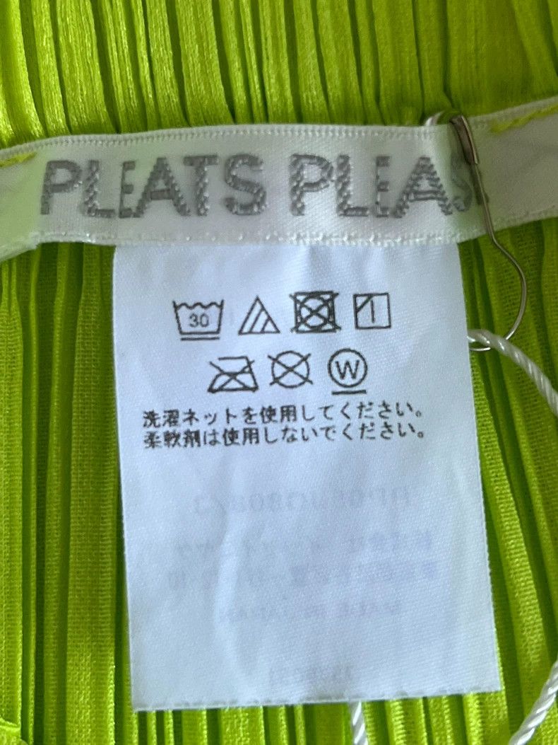 Issey Miyake Issey Miyake size:3 Bright green pleated skirt Size 22" - 3 Thumbnail