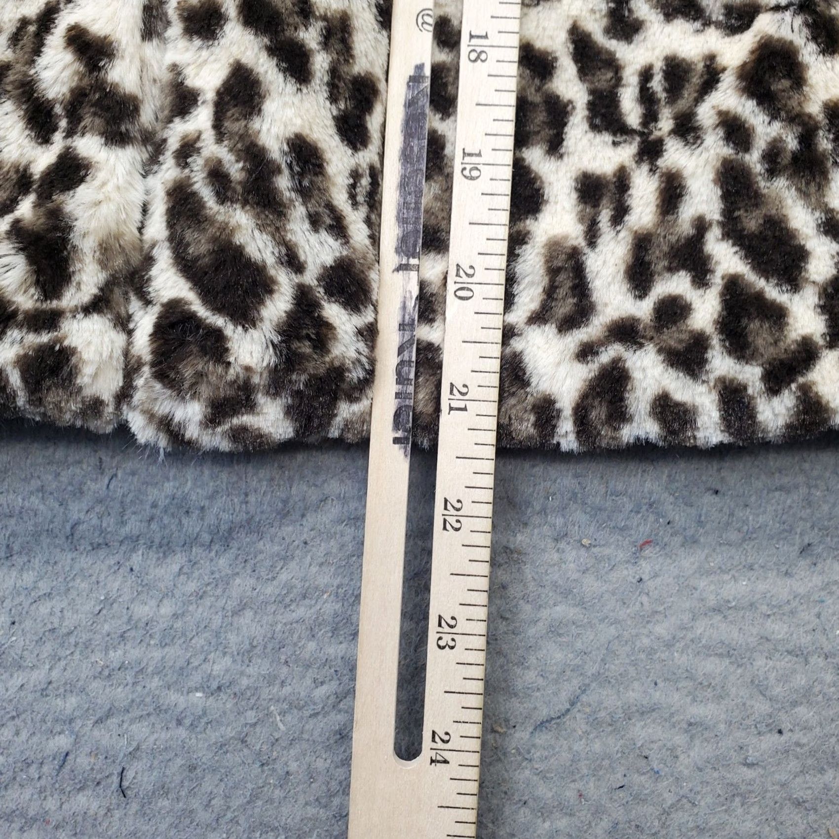 Betsey Johnson Betsey Johnson Vest Womens Small Multi Leopard Print Sleeveless Cozy Faux Fur Size S / US 4 / IT 40 - 4 Thumbnail