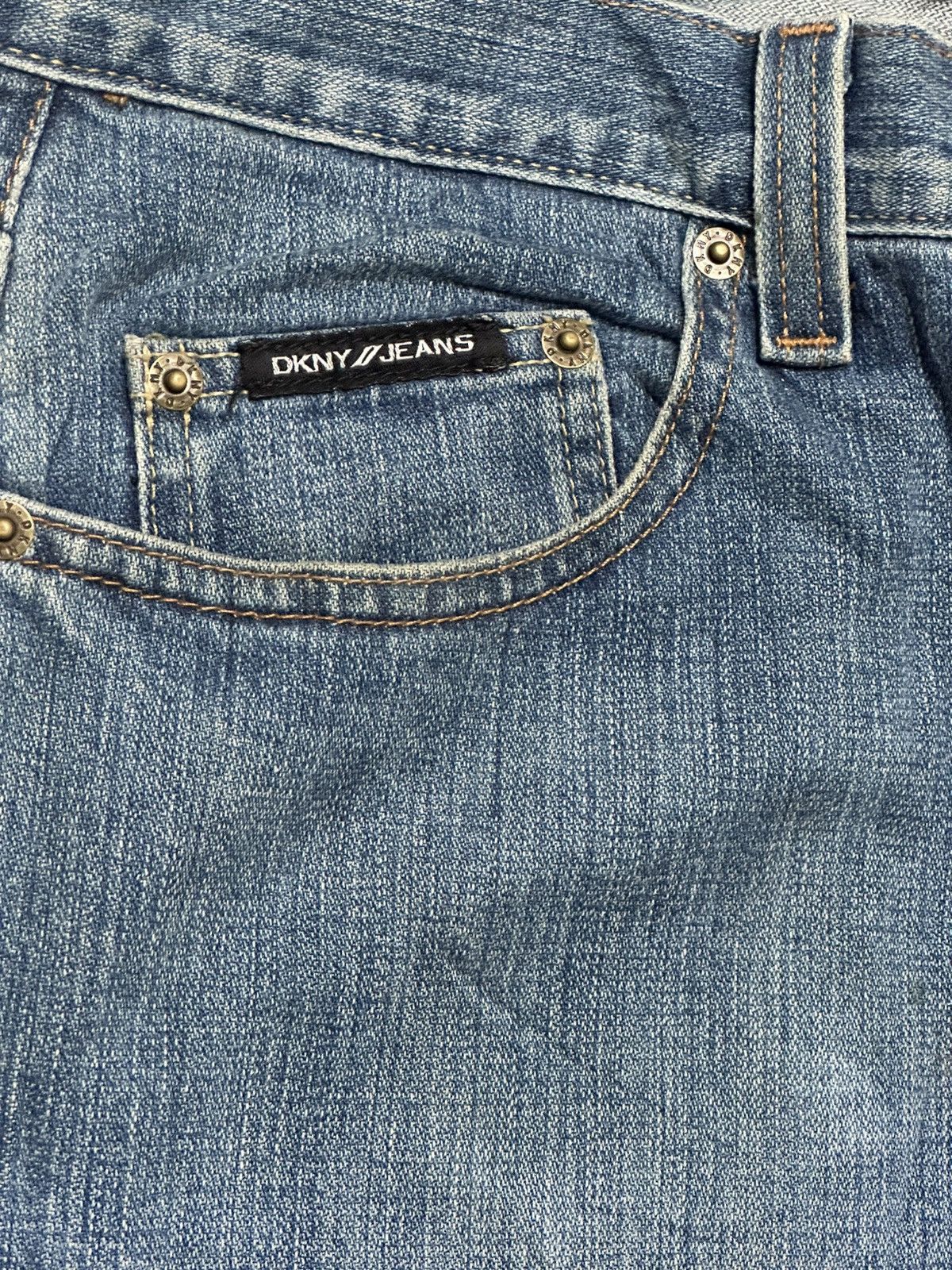 DKNY Vintage DKNY Jean Slight Flare & Bootcut with Faded BlueWash Size US 33 - 5 Thumbnail