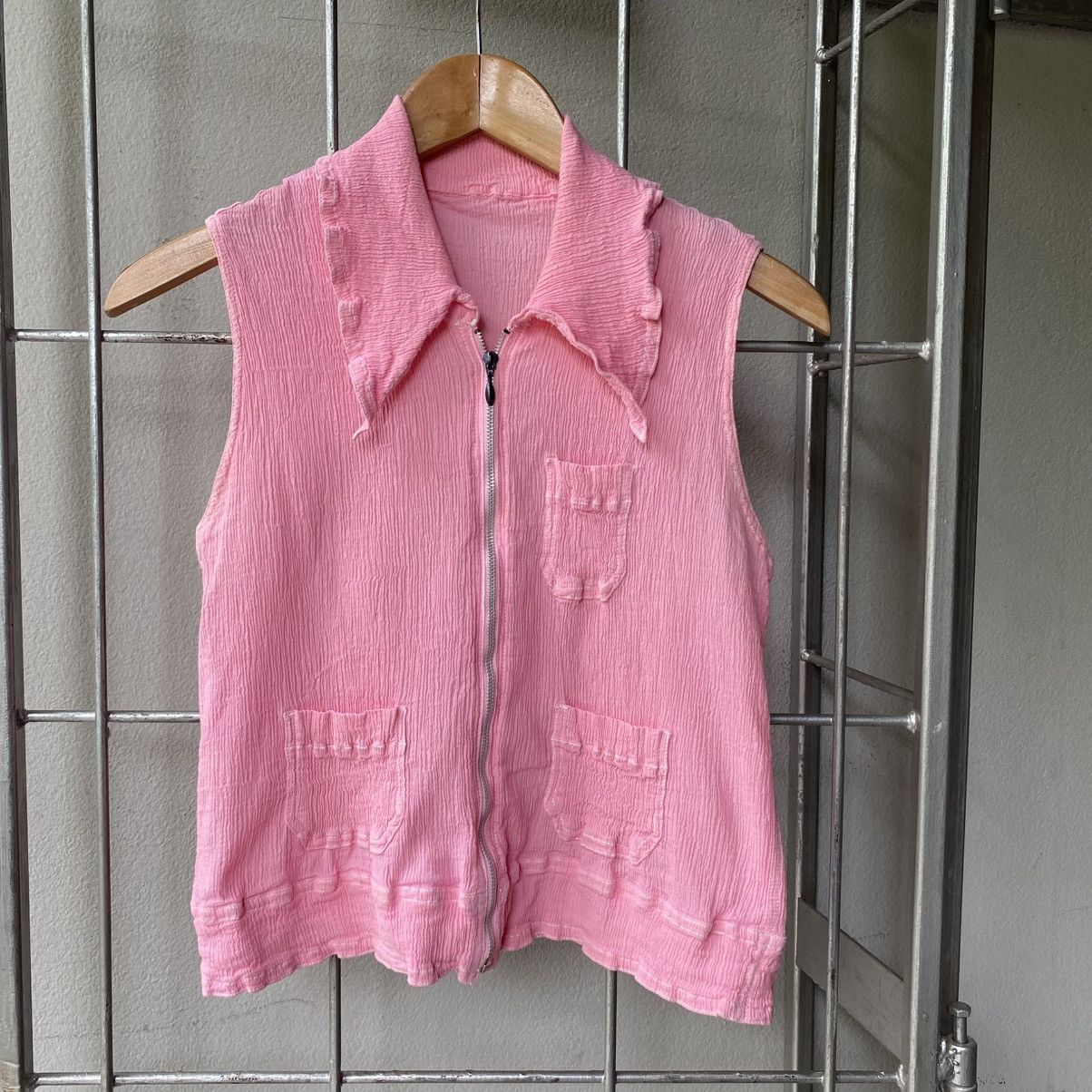 Tsumori Chisato Tsumori Chisato Pink Pleated Zip Sleeveless Shirt Size S / US 4 / IT 40 - 1 Thumbnail