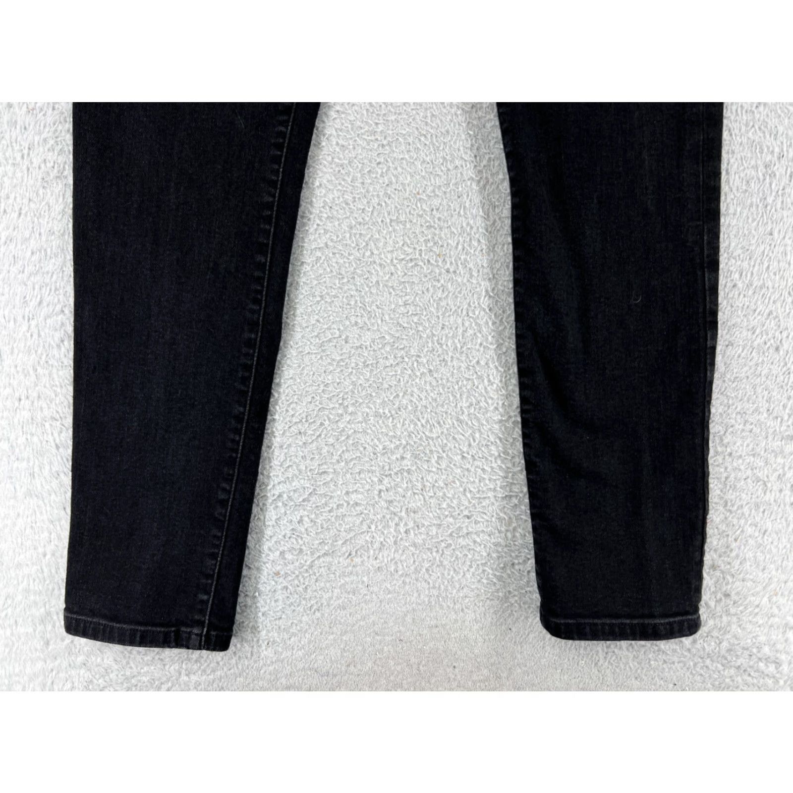 Lucky Brand Lucky Brand Jeans Mens 31 Black Denim Skinny Cotton Blend Stretch Taper Jeans Mens Black Skinny 31 5-Pocket Denim Fit Regular Casual 90s? Size US 31 - 6 Thumbnail