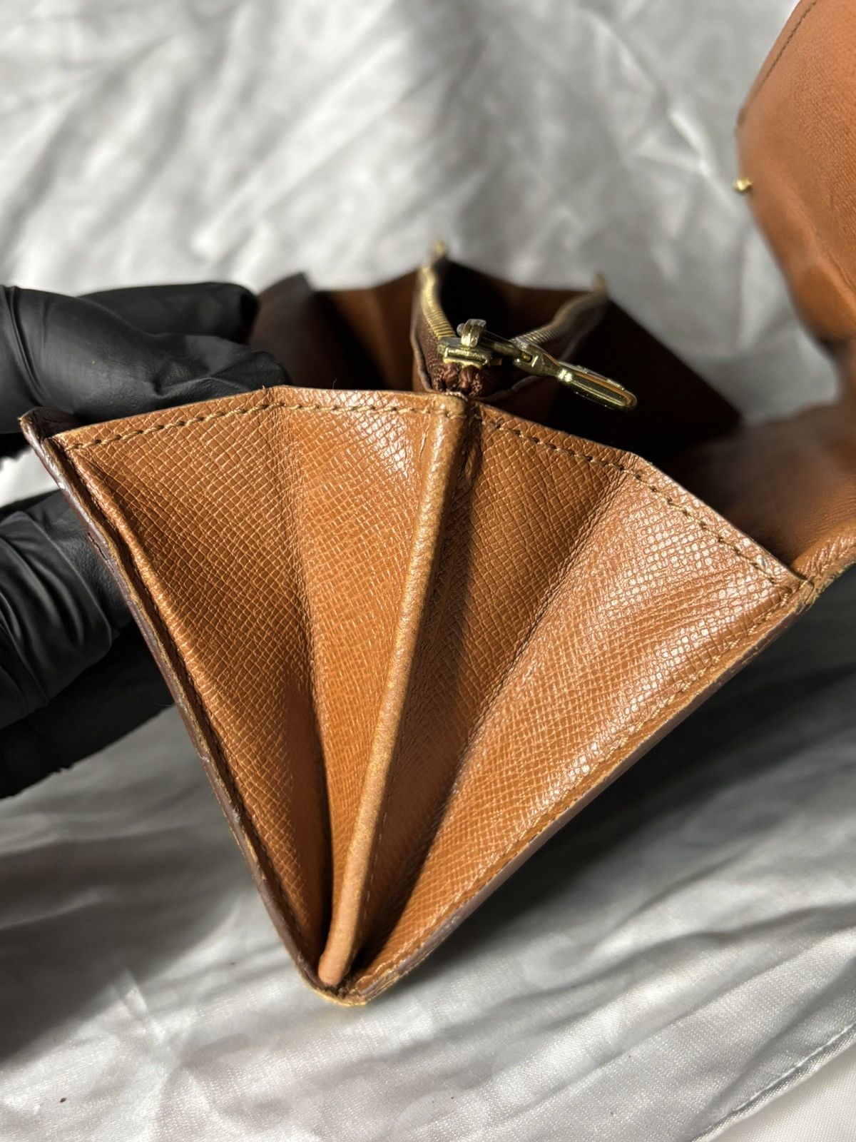 Louis Vuitton (very worn) Louis Vuitton Long Wallet Size ONE SIZE - 17 Thumbnail