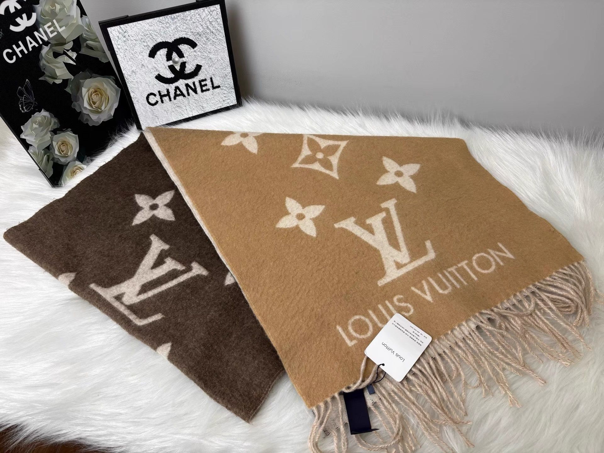 Louis Vuitton Louis Vuitton REYKJAVIK GRADIENT Monogram Tassel Scarf K36 Size ONE SIZE - 1 Thumbnail