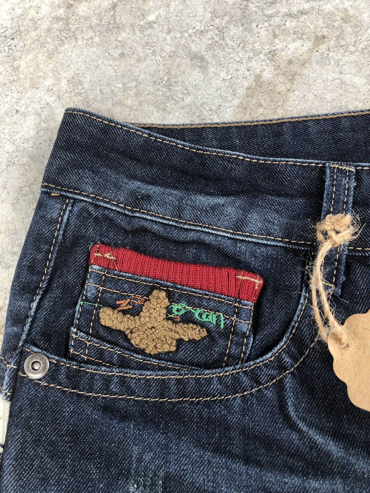 Japanese Brand Yoshitomo Nara Kurijyua Lolita Dog Distressed Size US 34 / EU 50 - 13 Thumbnail