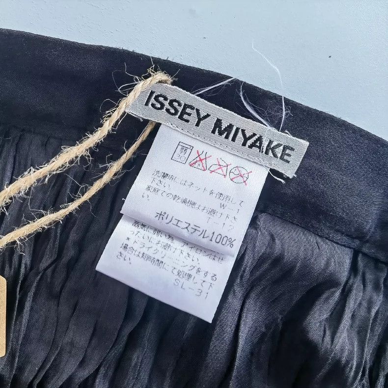 Issey Miyake issey miyake Black pleated skirt Size 42" / US 20 - 7 Thumbnail