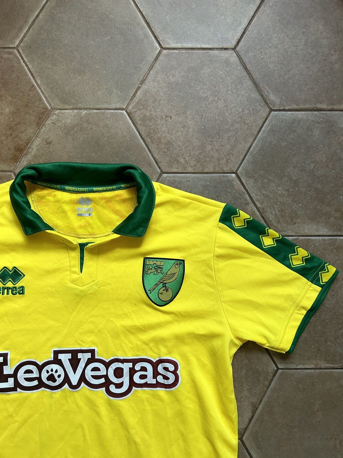 Vintage VINTAGE NORWICH CITY ENGLAND SOCCER JERSEY Size US S / EU 44-46 / 1 - 4 Thumbnail