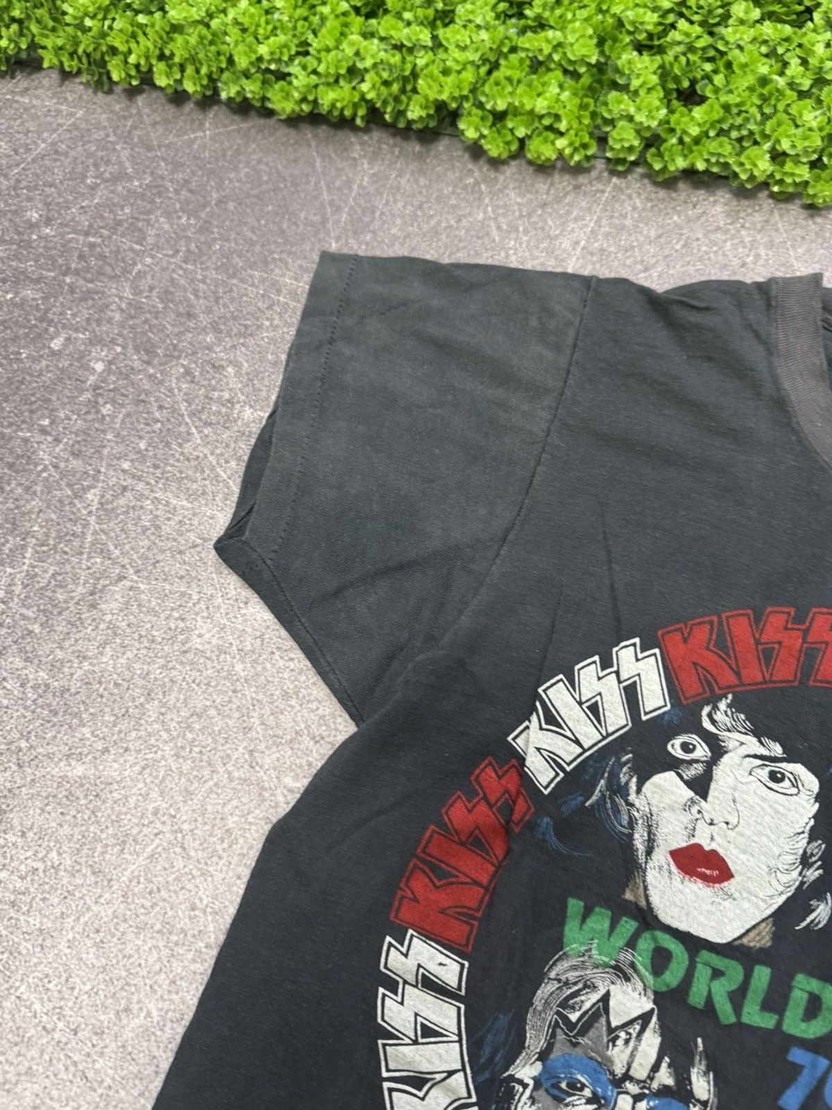 Band Tees Vintage 1979 Kiss World Tour Paper Thin T Shirt Size US S / EU 44-46 / 1 - 12 Thumbnail