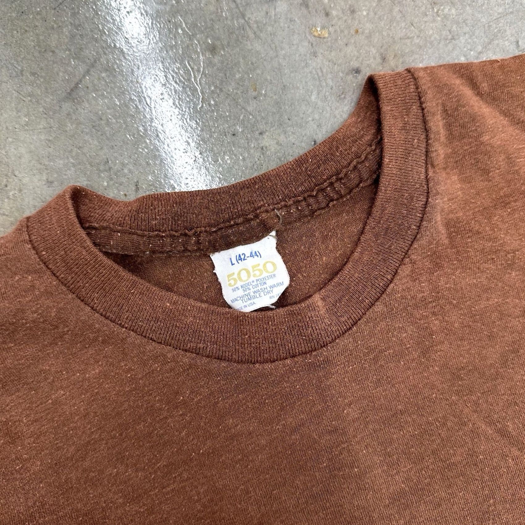 Vintage VINTAGE Brown 5050 T Shirt Large Made In USA 80s Pocket Selvage Faded Mens Size US L / EU 52-54 / 3 - 2 Thumbnail