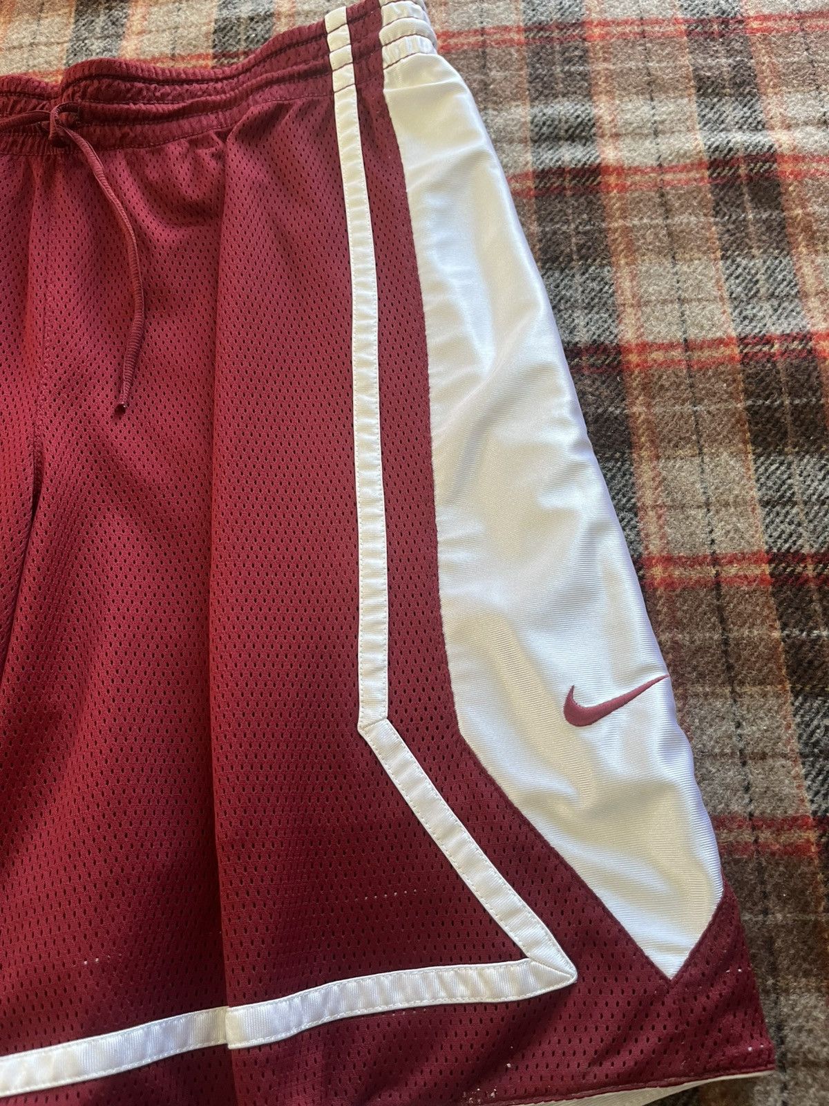 Nike Vintage 2000’s Y2K Nike Reversible Basketball Shorts mens 34 Size US 34 / EU 50 - 8 Thumbnail