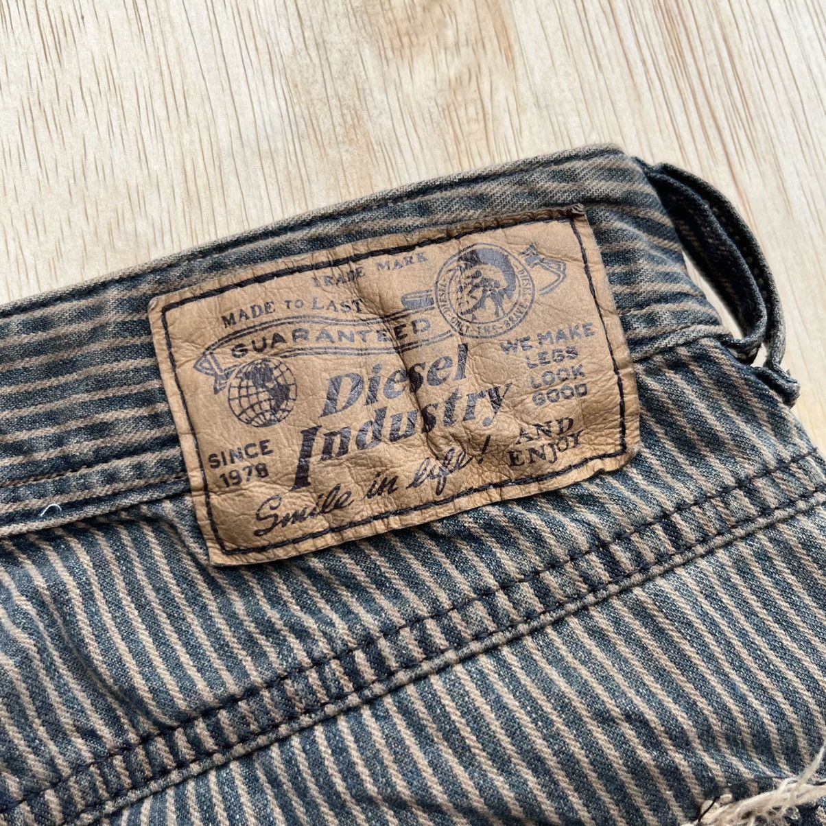 Diesel DIESEL INDUSTRY FLARED VTG LIKE SPREAD EVENLY OIL STAINS Size 26" / US 2 / IT 38 - 10 Thumbnail