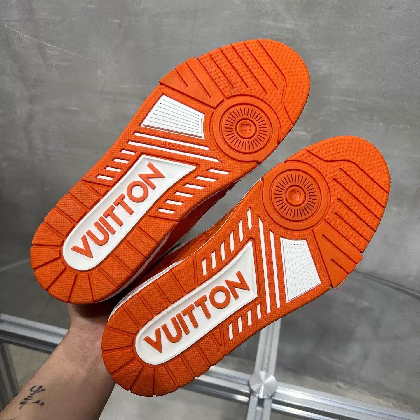 Louis Vuitton LV Trainer White Orange AOP UK5/39 Size US 6 / EU 39 - 8 Thumbnail