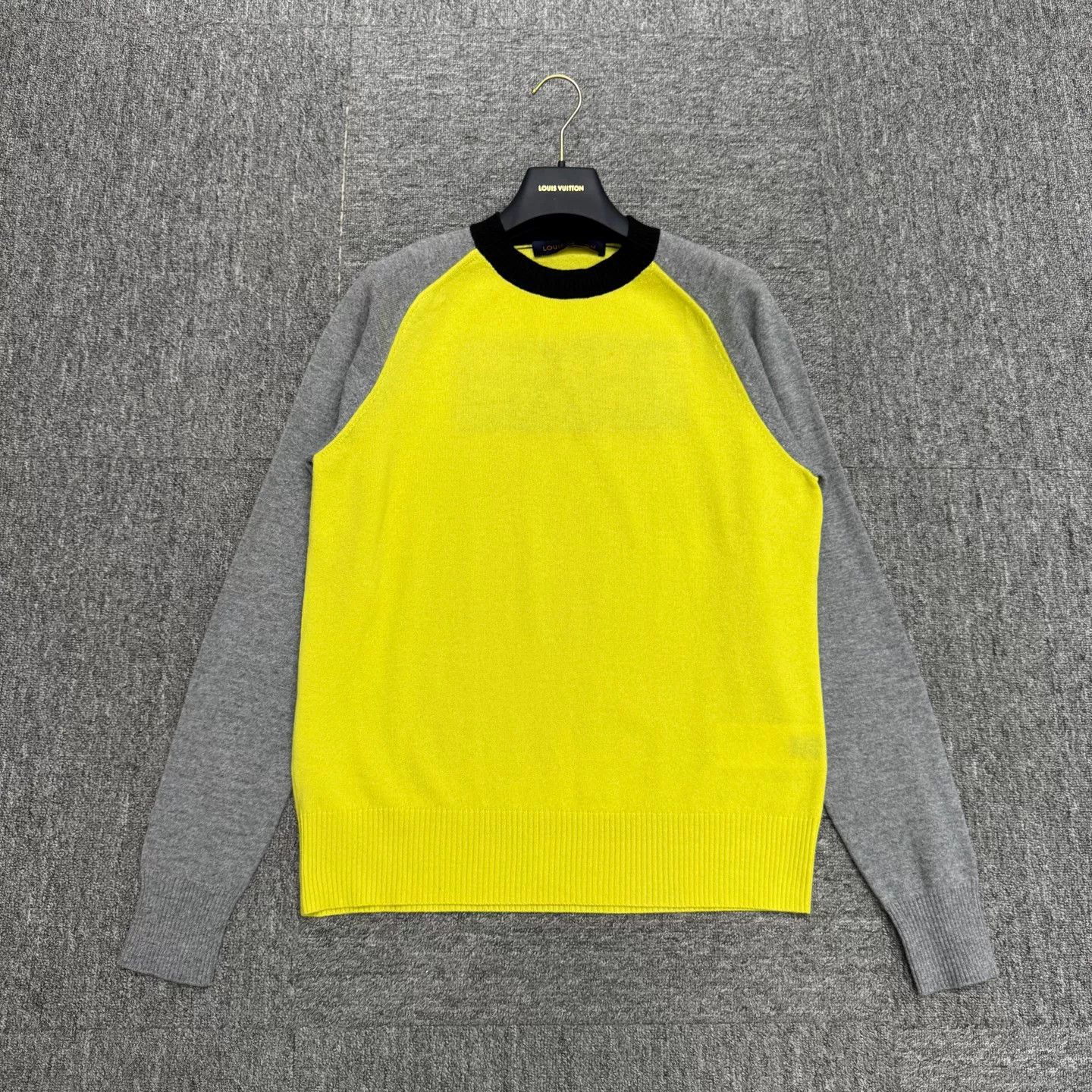 Louis Vuitton Louis Vuitton Two-Tone Wool Sweater Size US M / EU 48-50 / 2 - 1 Thumbnail