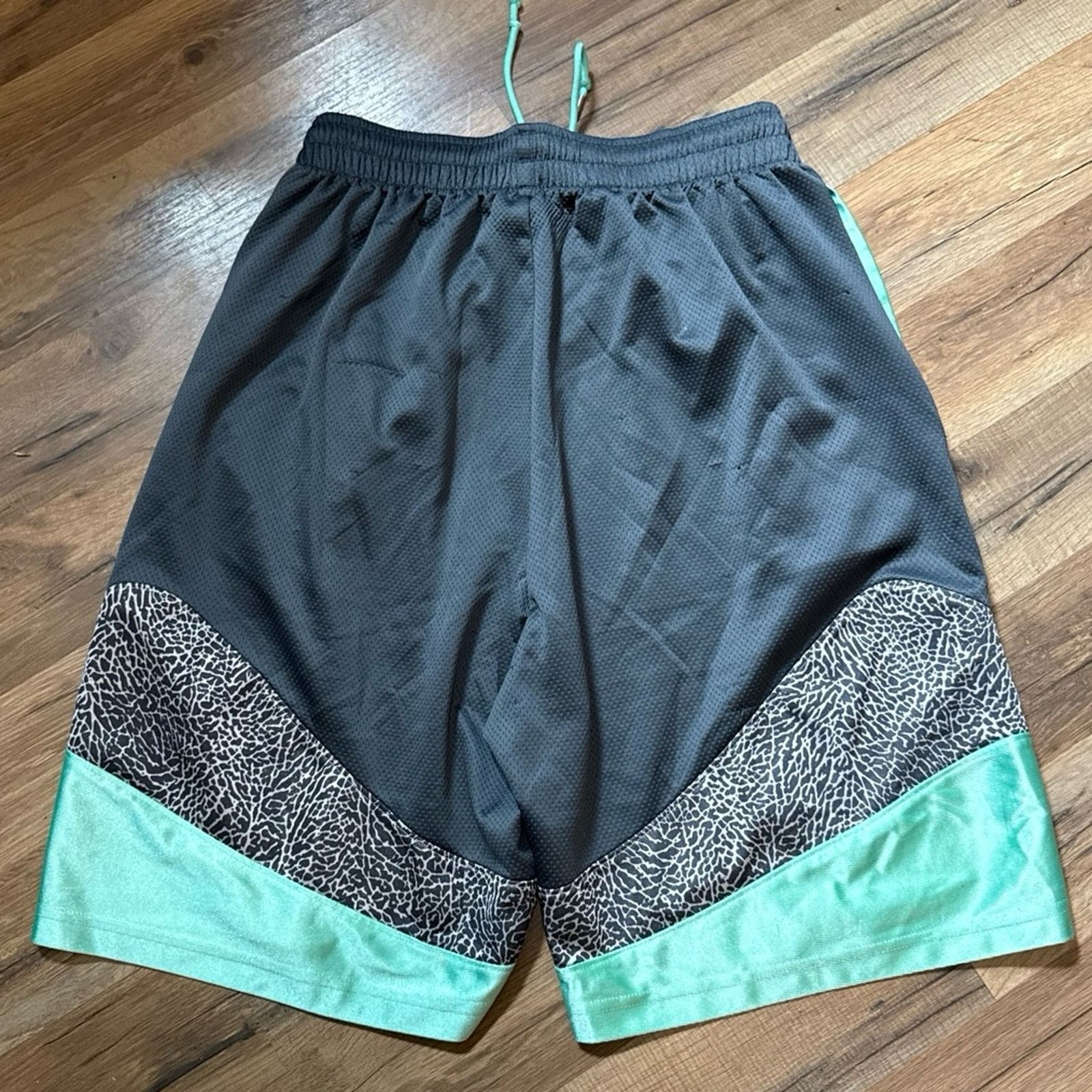 Jordan Brand Y2K Air Jordan Elephant Print Dri-Fit Shorts Size US 27 - 2 Thumbnail