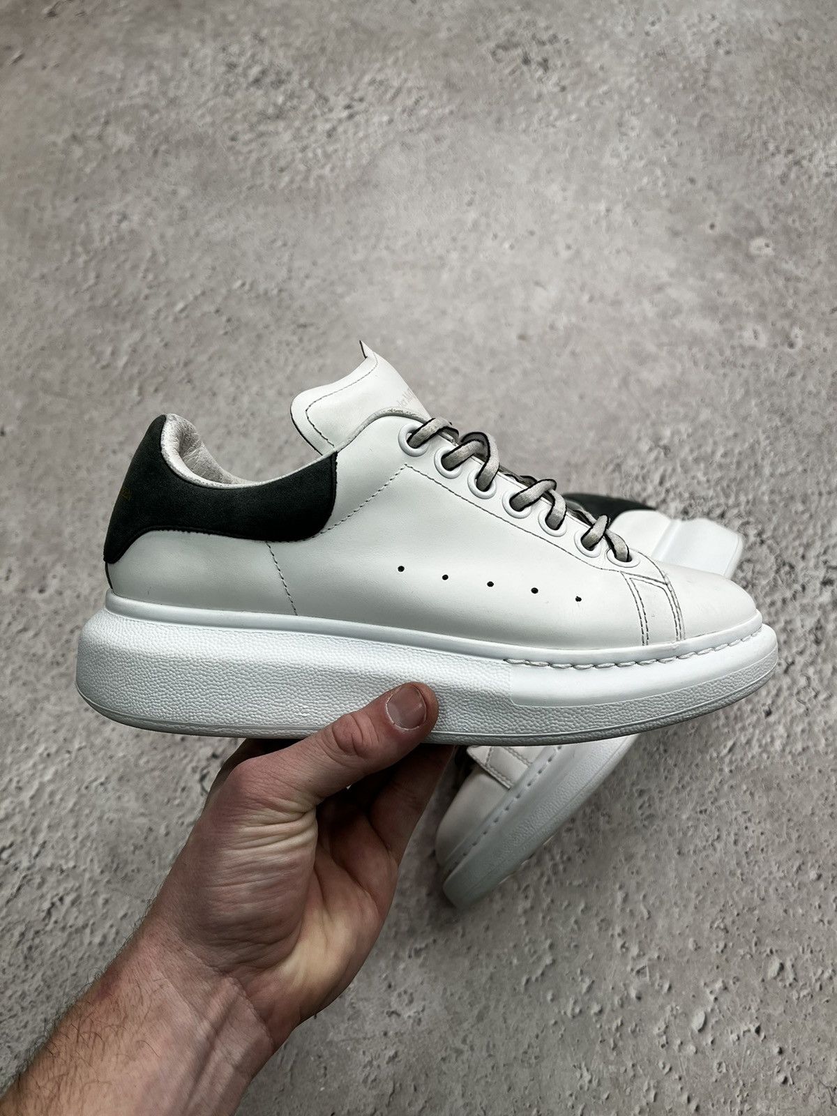 Alexander McQueen Alexander McQueen Oversized Larry Sneaker White Size US 6 / IT 36 - 14 Thumbnail