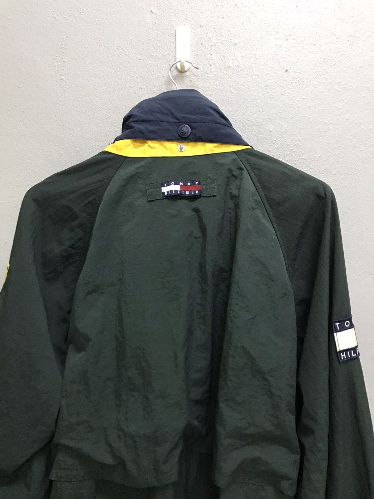 Tommy Hilfiger VINTAGE 90s TOMMY HILFIGER WINDBREAKER JACKET Size US XL / EU 56 / 4 - 7 Thumbnail