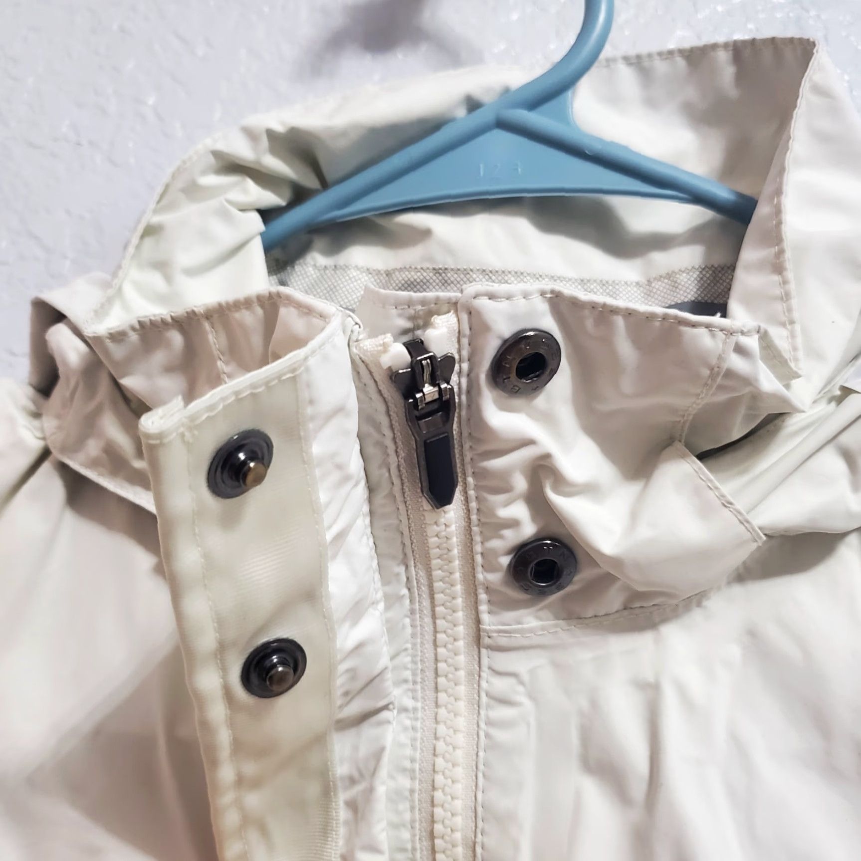 Mountain Hardwear VINTAGE Mountain Hardwear Rain Jacket Women S White Detachable Hood Nylon Soft Shell FLAW Size S / US 4 / IT 40 - 6 Thumbnail