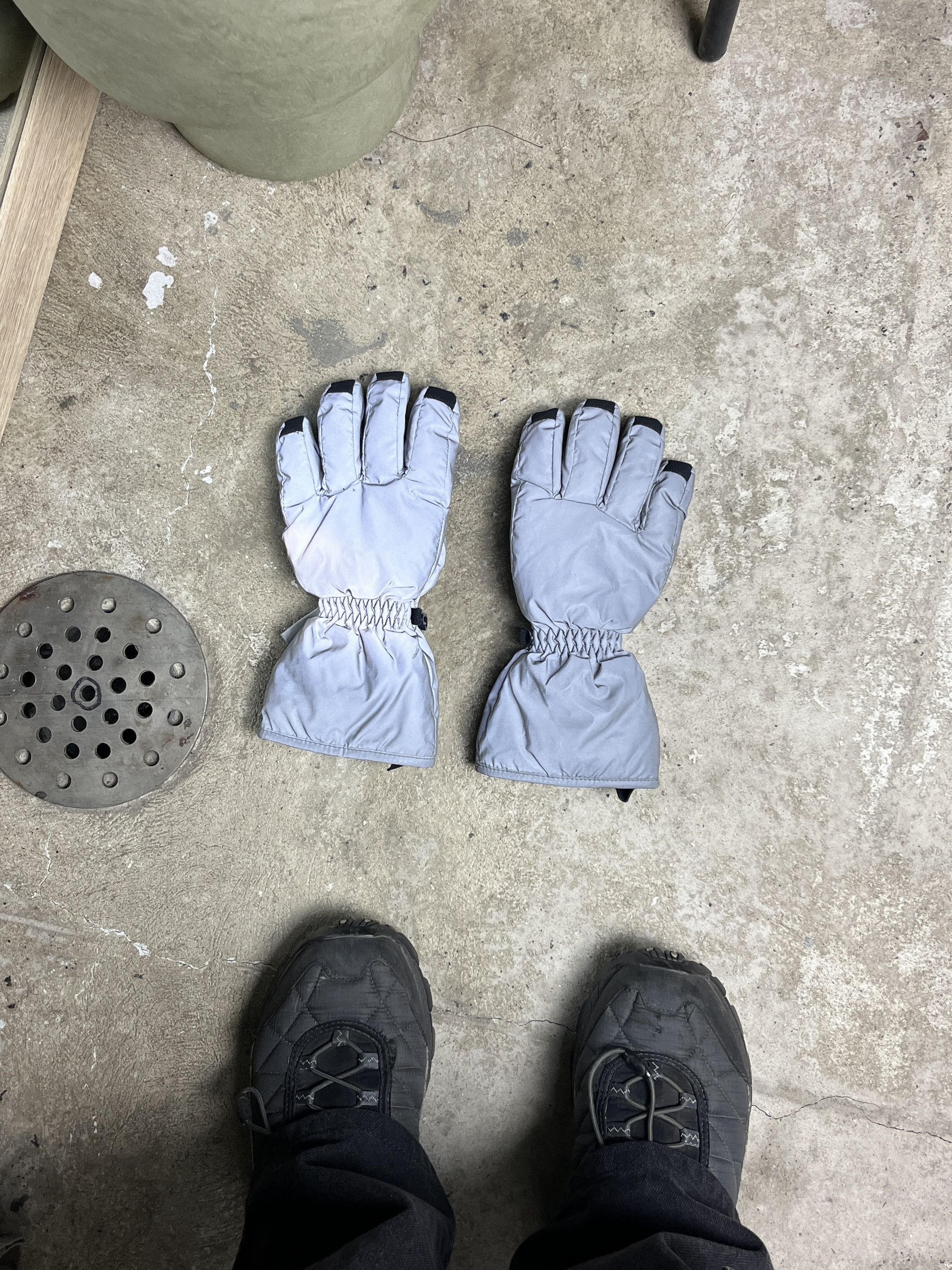 Other GREY THINSULATE QUILTED SKI GLOVES - № 4521 Size ONE SIZE - 1 Thumbnail