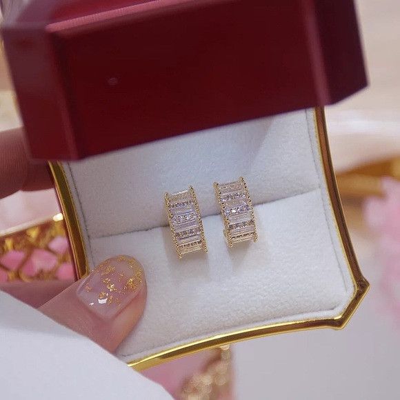 The Unbranded Brand Women C-Shaped Simple Stud Earring Size ONE SIZE - 3 Thumbnail
