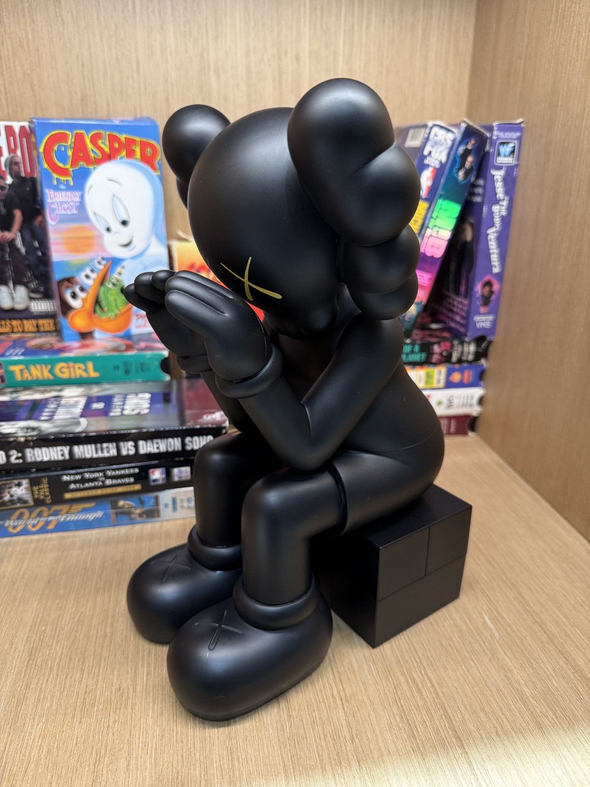 Kaws 2013 Kaws Passing Through Companion Black Figure with Box Size ONE SIZE - 5 Thumbnail