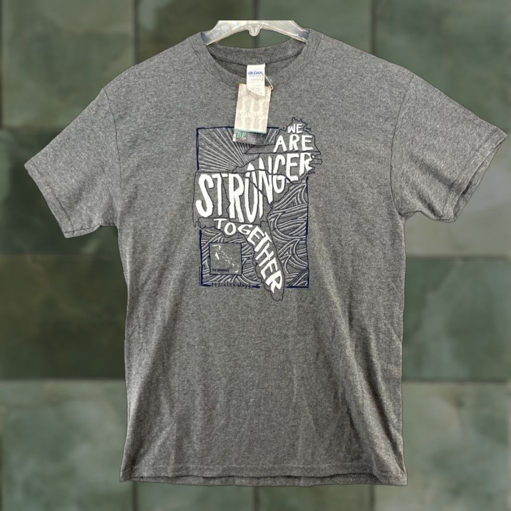 Gildan Be The Light Womens T-Shirt Medium Gray We Are Stronger Together NWT Size M / US 6-8 / IT 42-44 - 1 Thumbnail