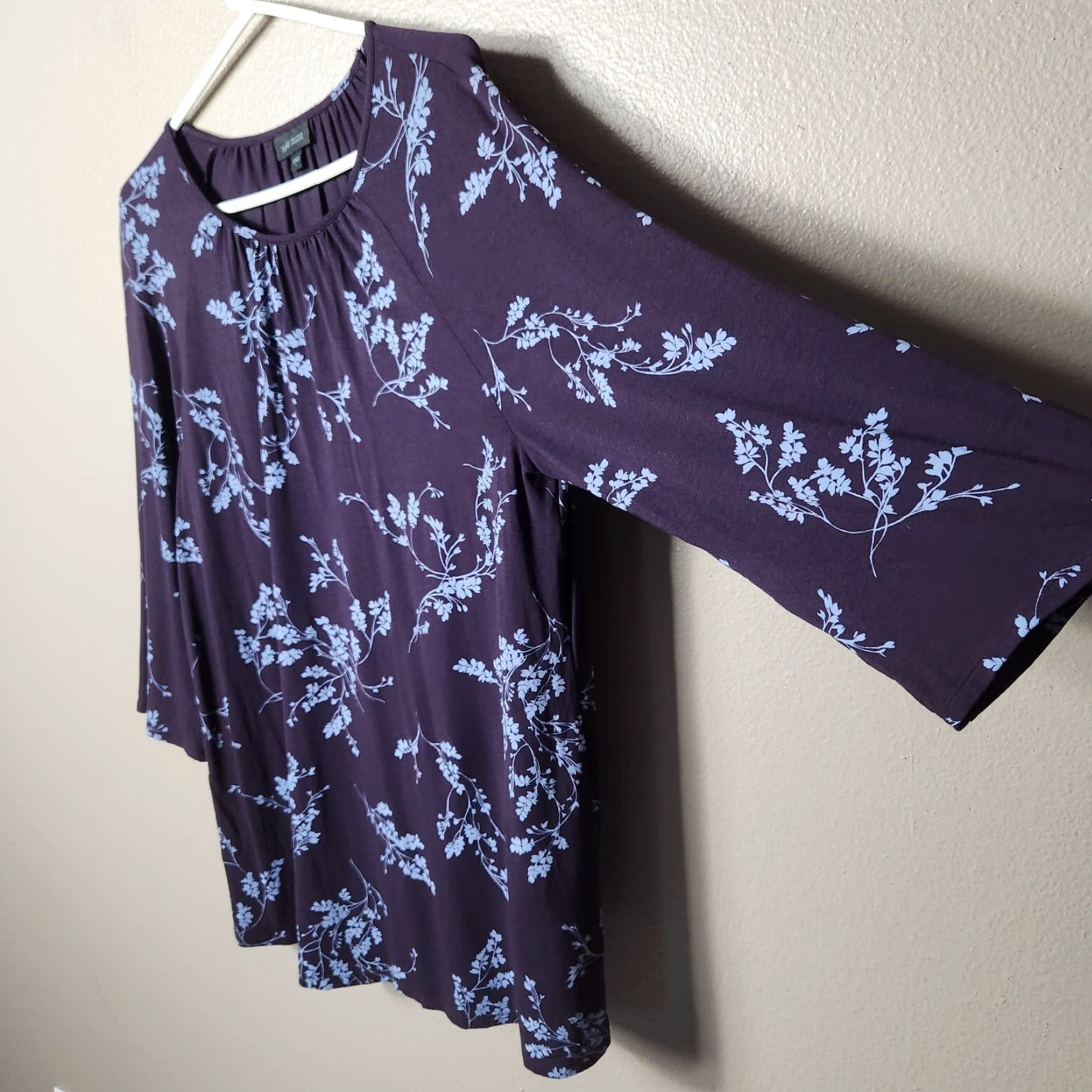 J. Jill J.JILL WEAREVER SHIRRED-NECKLINE TUNIC IN RADICCHIO TRAILING BUNCHES - Size L - Purple - Tunic - Womens Size L / US 10 / IT 46 - 4 Thumbnail