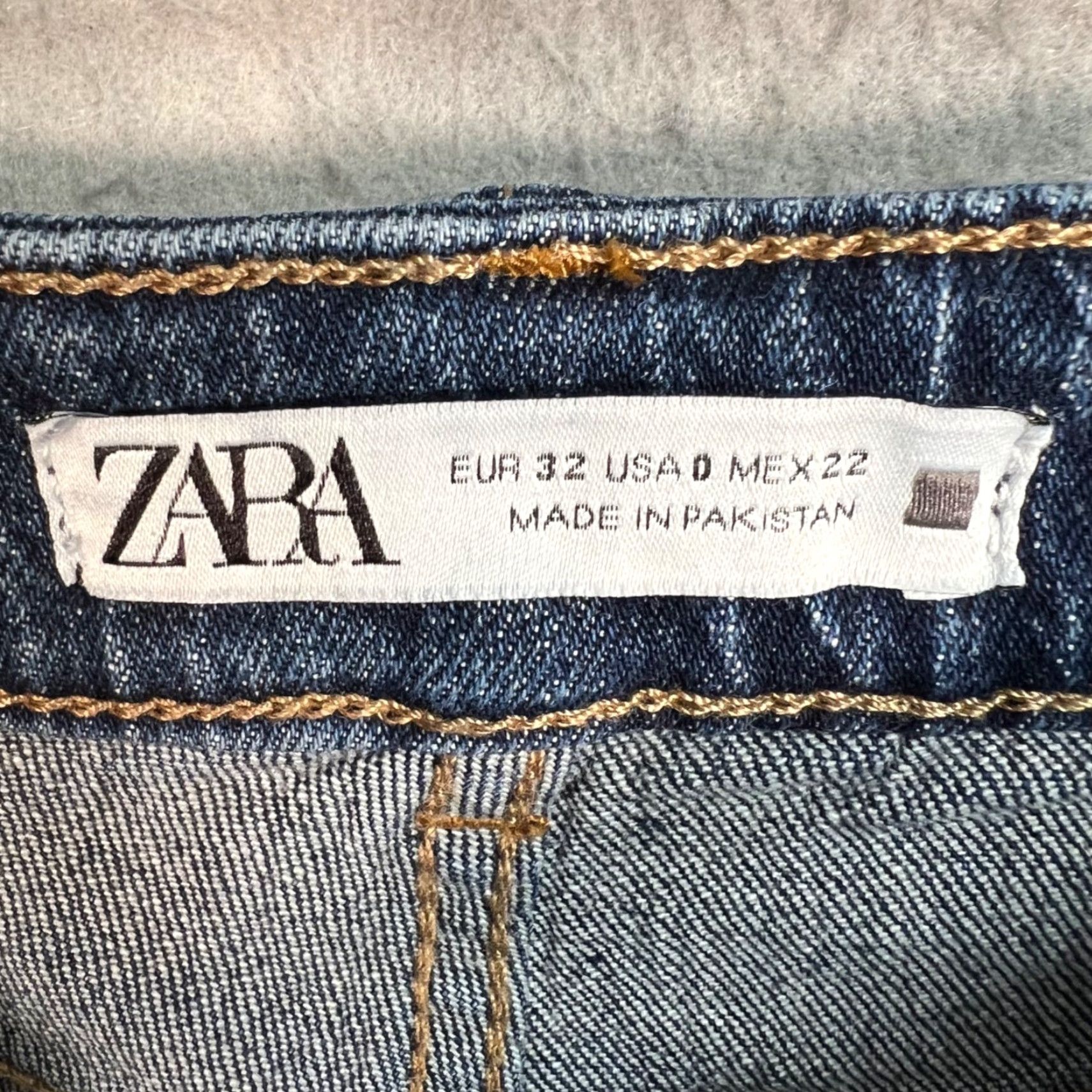 Zara Zara Womens Size 0 High-Waisted Straight-Leg Denim Jeans Blue W/ Raw Hem Size 25" / US 0 / IT 36 - 3 Thumbnail
