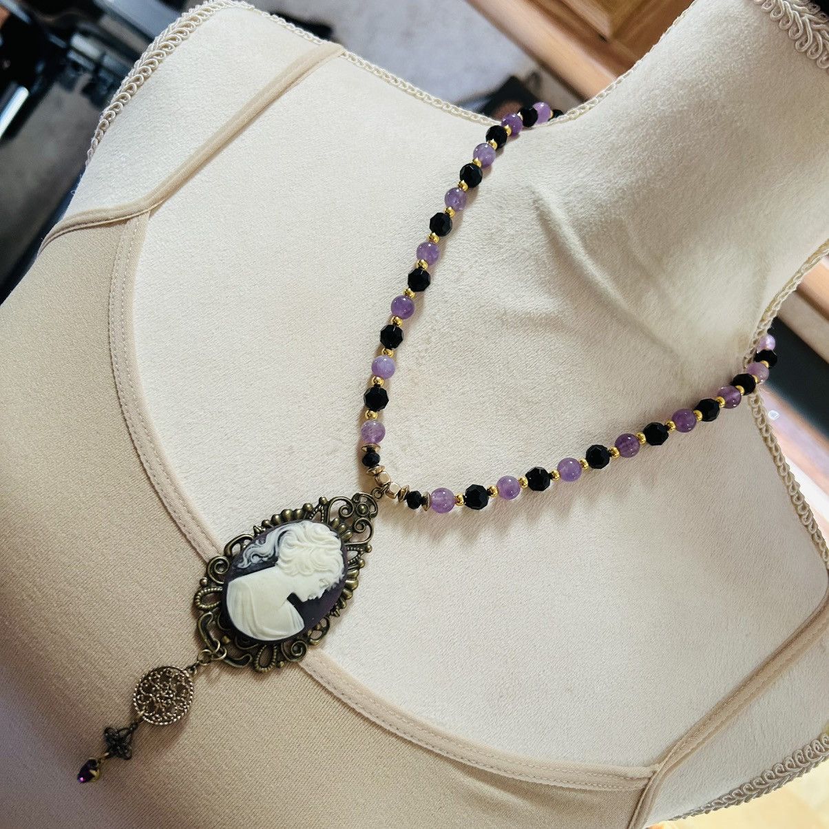 Handmade Handcrafted Victorian lady cameo vintage amethyst necklace Size ONE SIZE - 1 Thumbnail