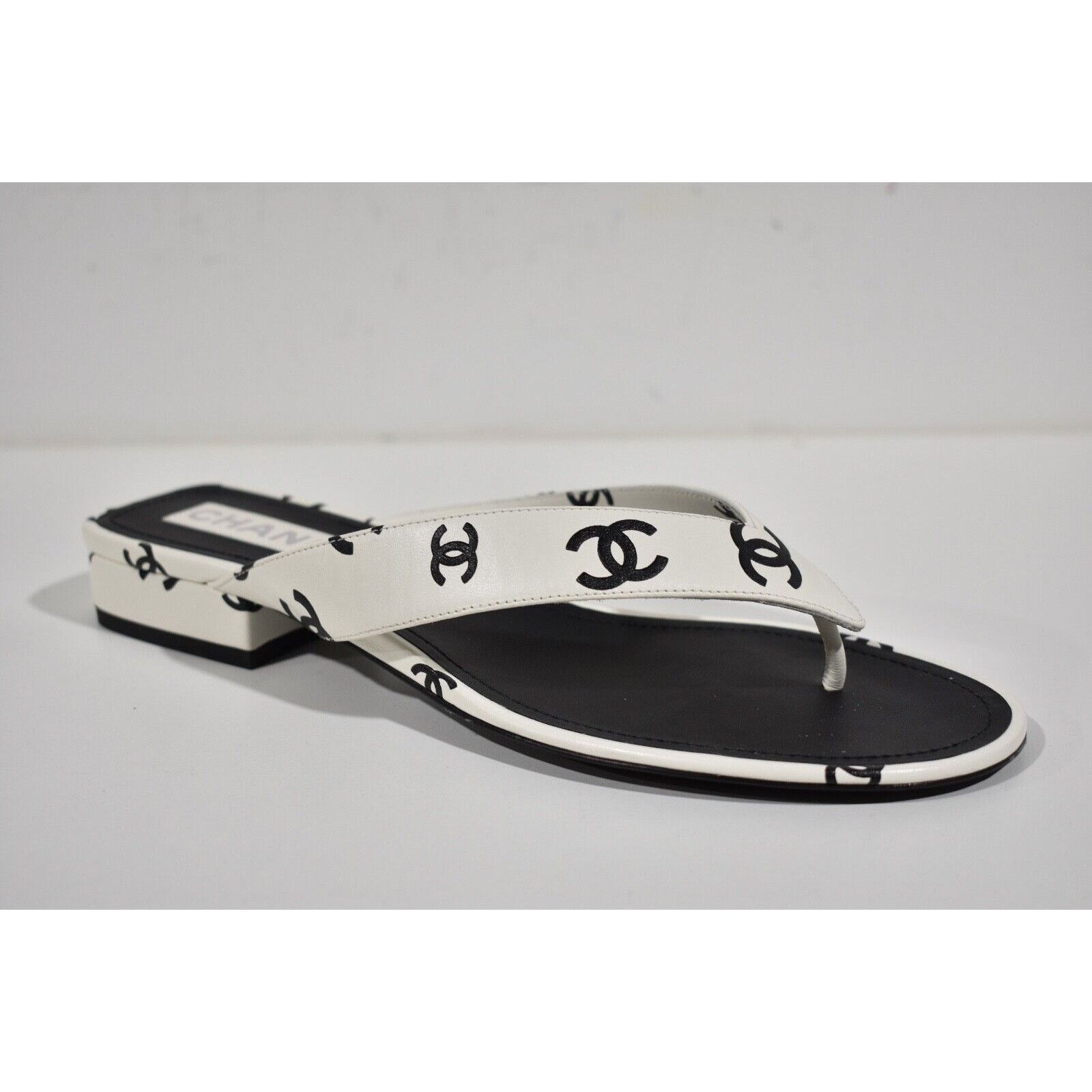 Chanel Chanel 22M White Black Printed Lambskin CC Logo Thong Size US 10 / IT 40 - 4 Thumbnail