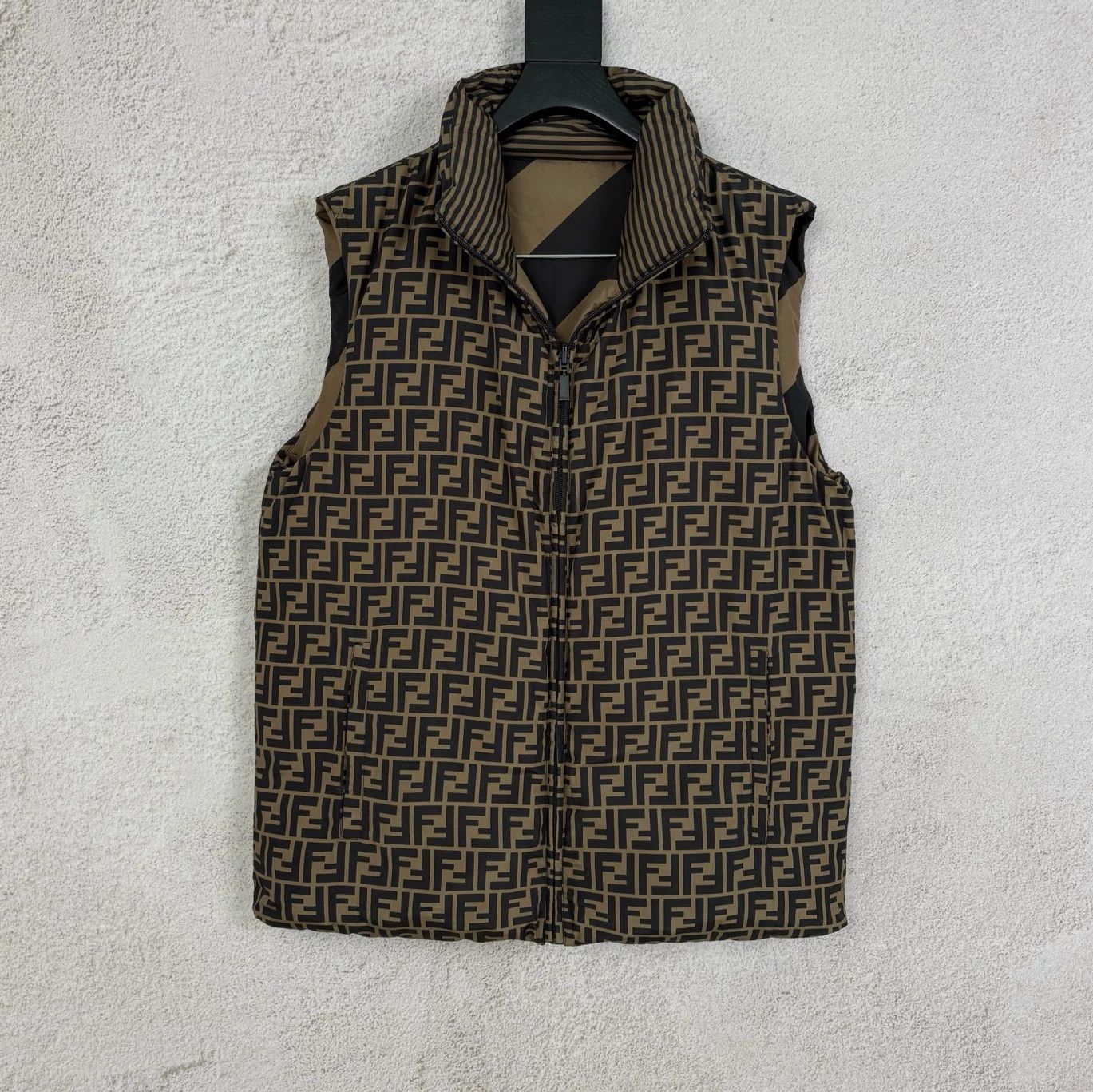 Fendi Fendi Double-Sided Full Logo Print Vest Size US M / EU 48-50 / 2 - 1 Thumbnail