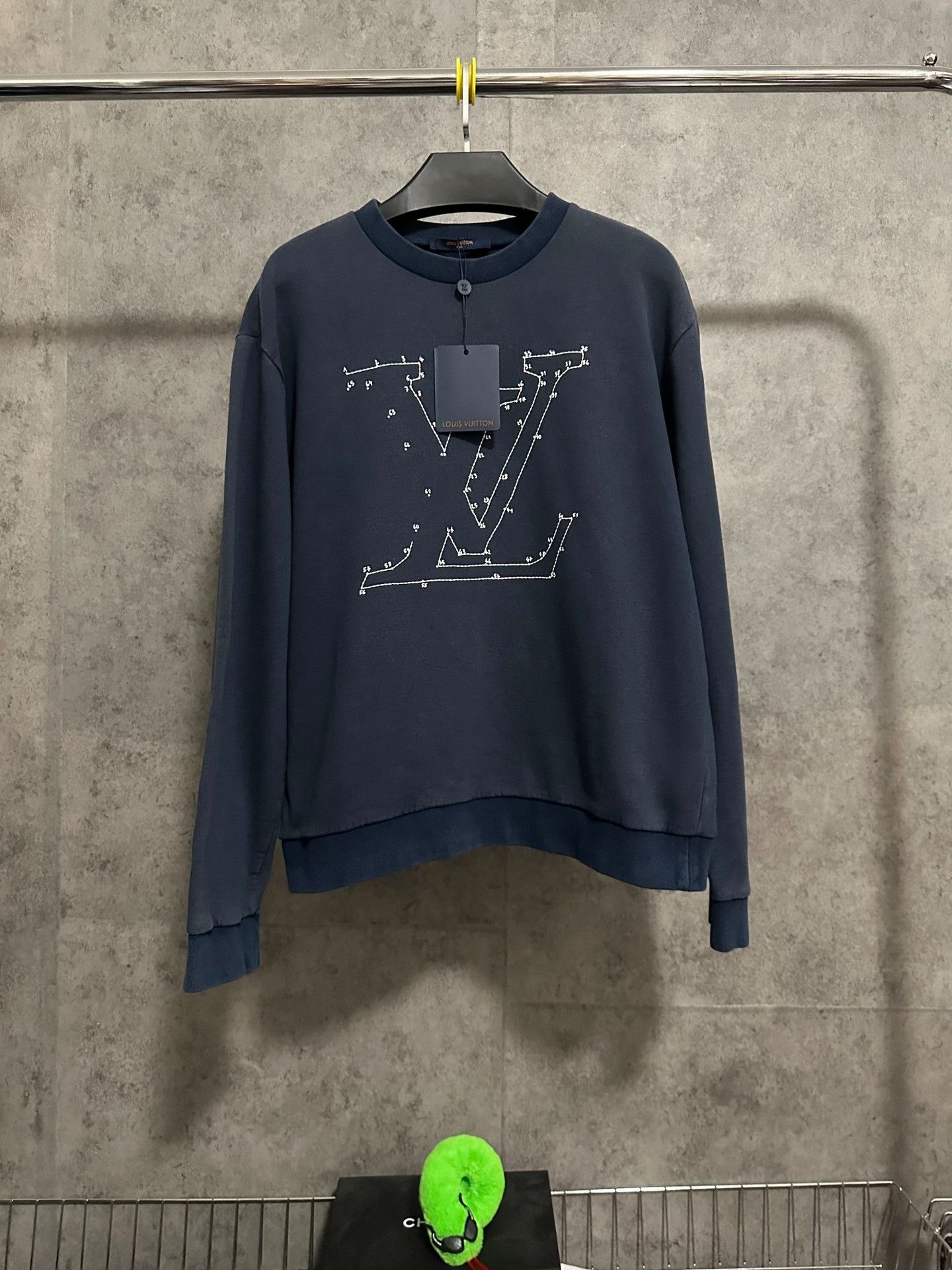 Louis Vuitton Louis Vuitton Embroidered Logo Sweatshirt Size US XS / EU 42 / 0 - 1 Thumbnail