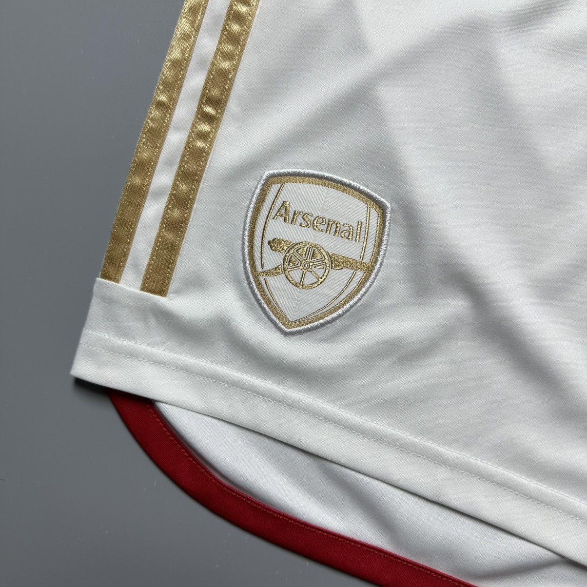 Vintage ARSENAL ADIDAS 2023/2024 FOOTBALL HOME SHORTS #7 SAKA Size US 34 / EU 50 - 2 Thumbnail