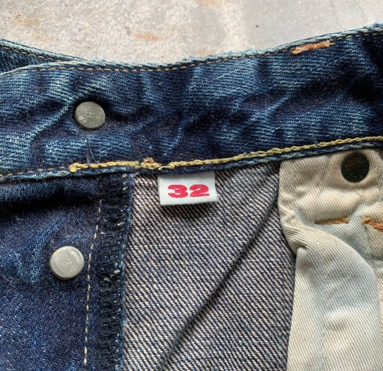 Japanese Brand HRM Indigo Selvedge Red Line Distressed Jeans Denim Size US 32 / EU 48 - 8 Thumbnail