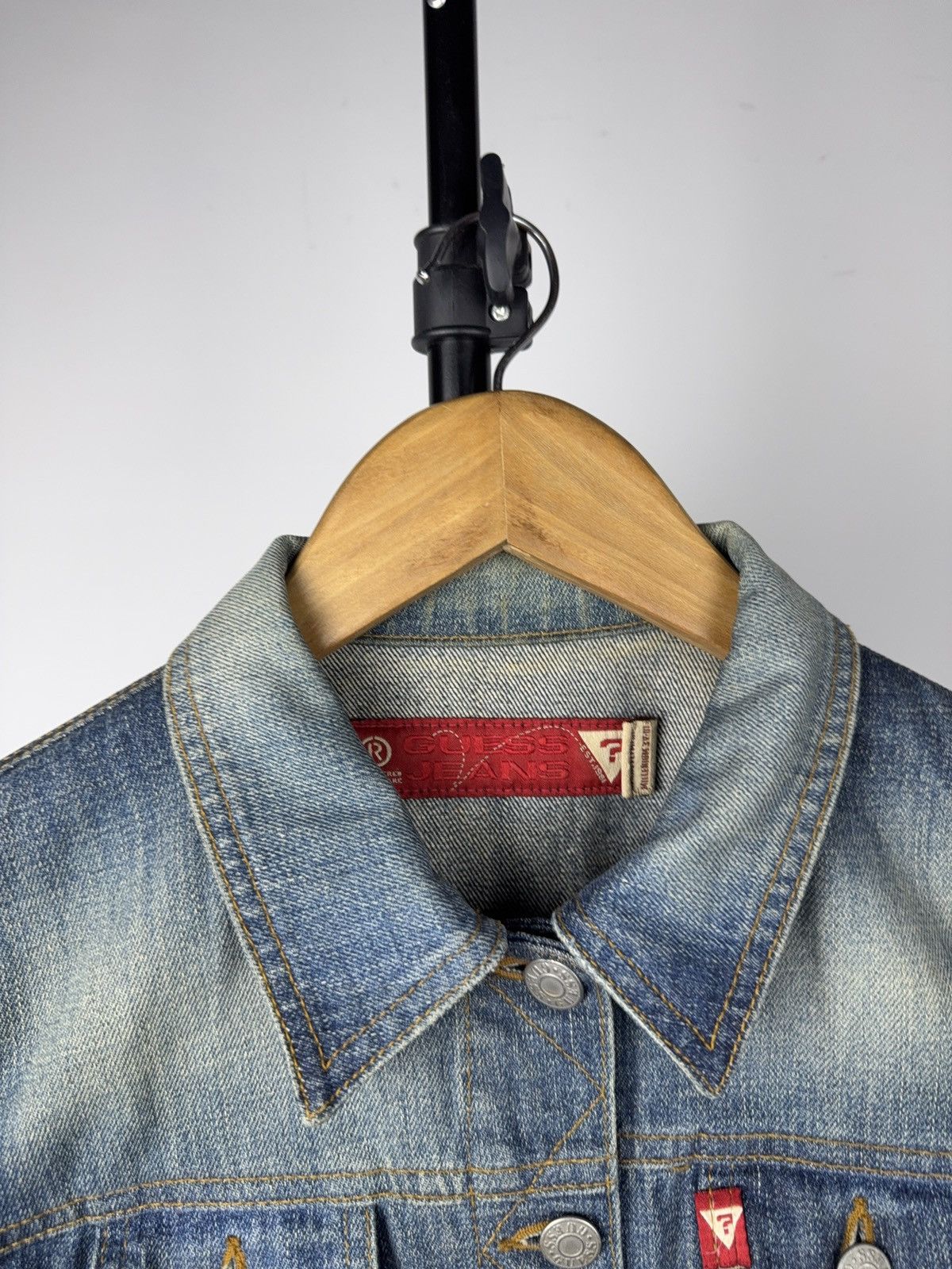 Guess 00s Sexy Vintage Guess Jeans Vintage XS Denim Trucker Jacket Size XS / US 0-2 / IT 36-38 - 4 Thumbnail