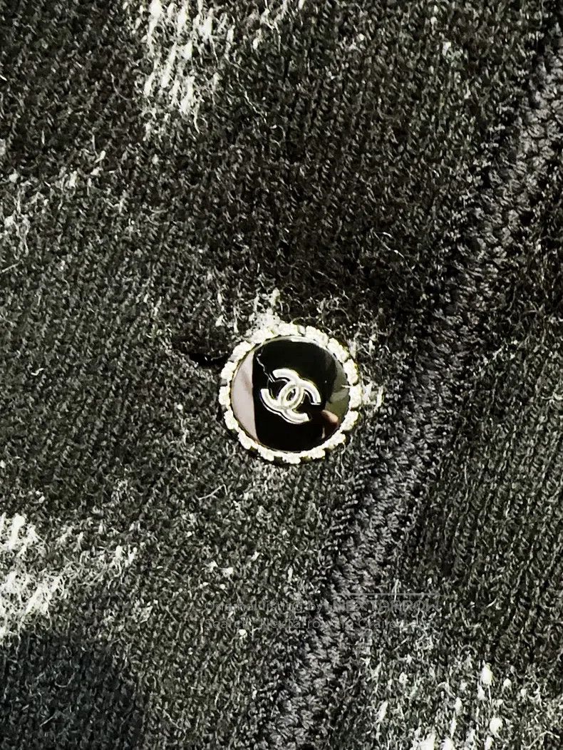 Chanel Chanel 21B autumn and winter black and gray long-sleeved s Size S / US 4 / IT 40 - 5 Thumbnail